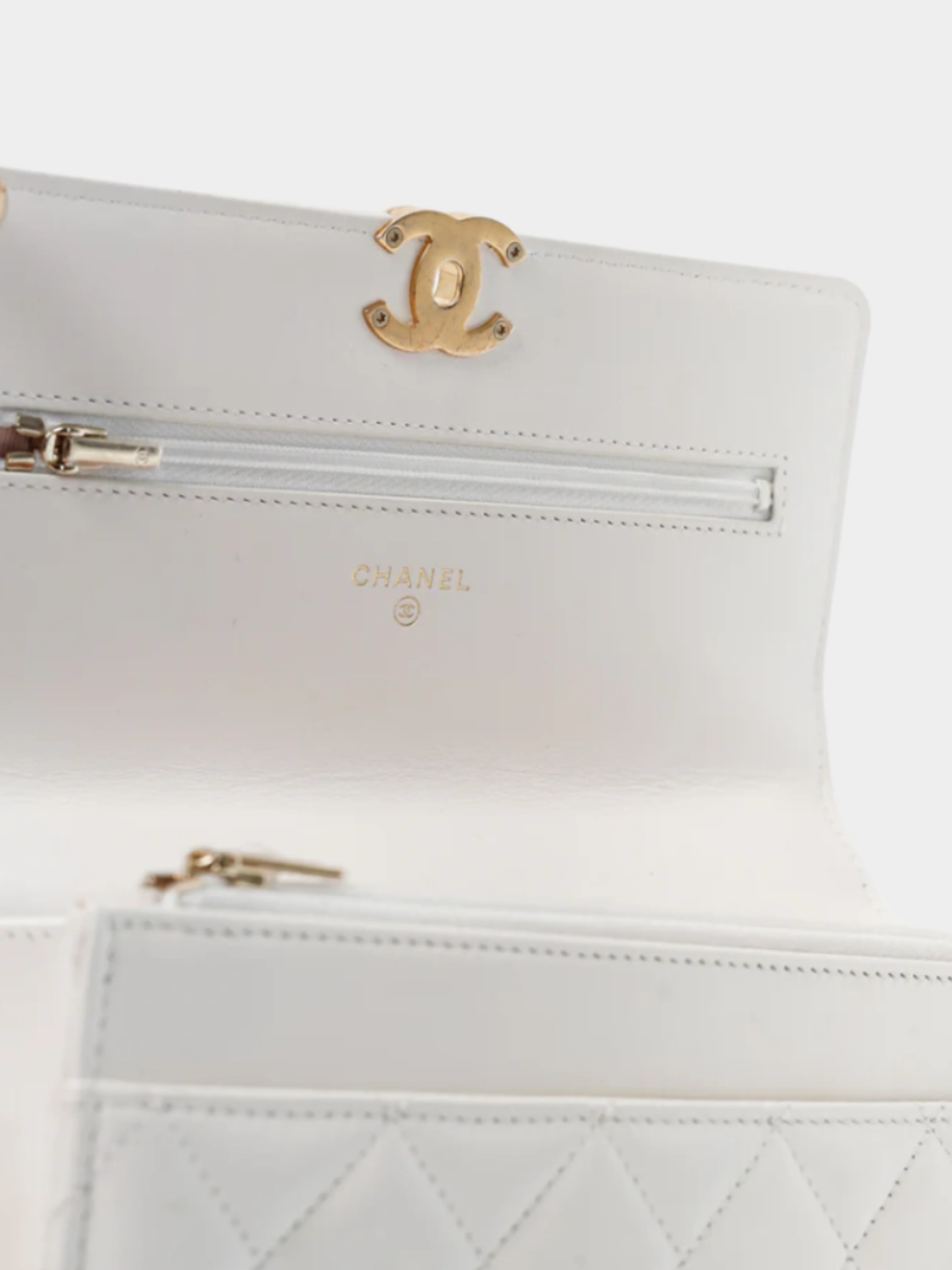Chanel 2010s Pearl Crush White Quilted Lambskin Leather Wallet on Chain - Image 5