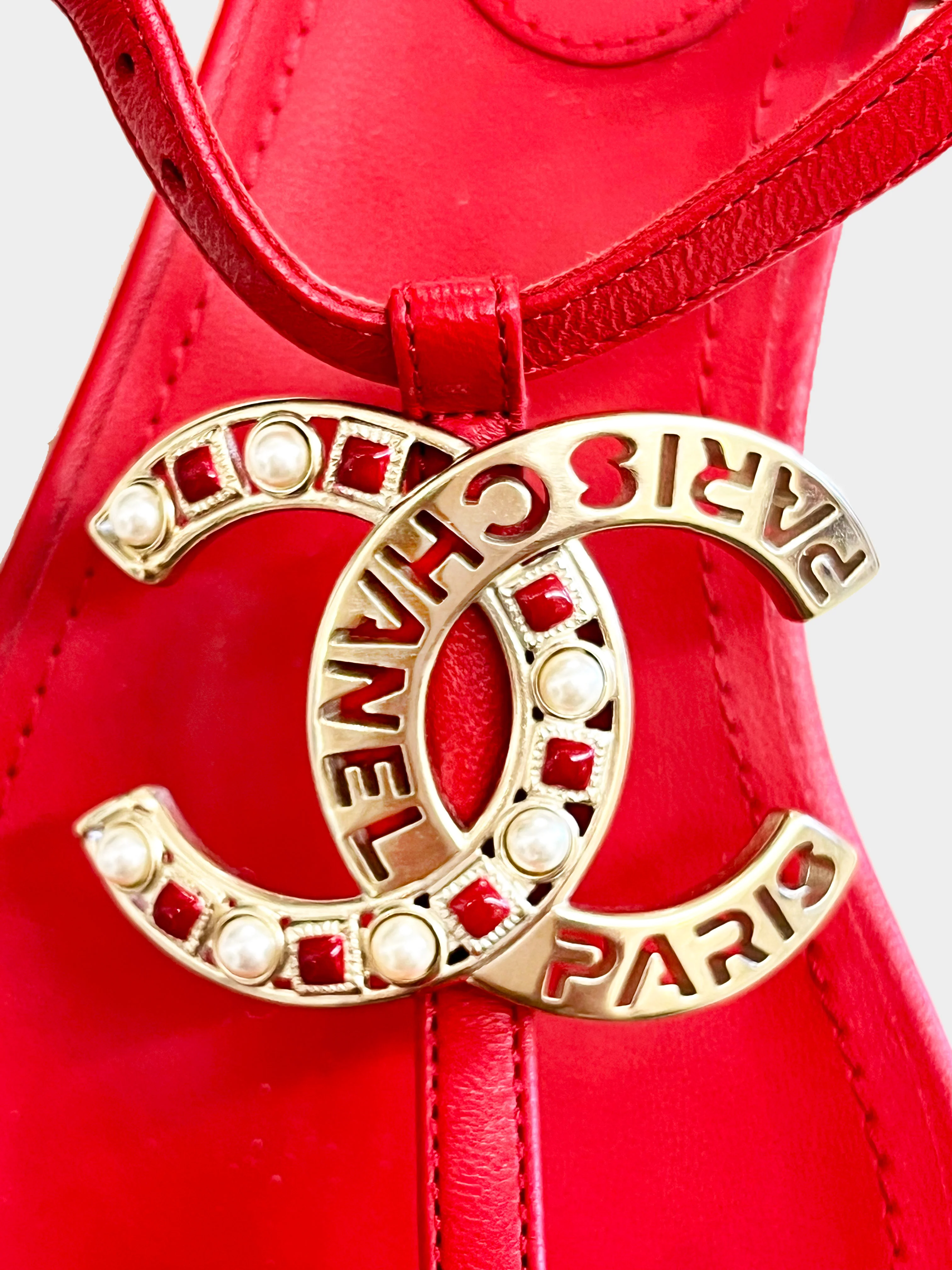 Chanel 2010s Red Leather CC Thong Sandals - Image 3