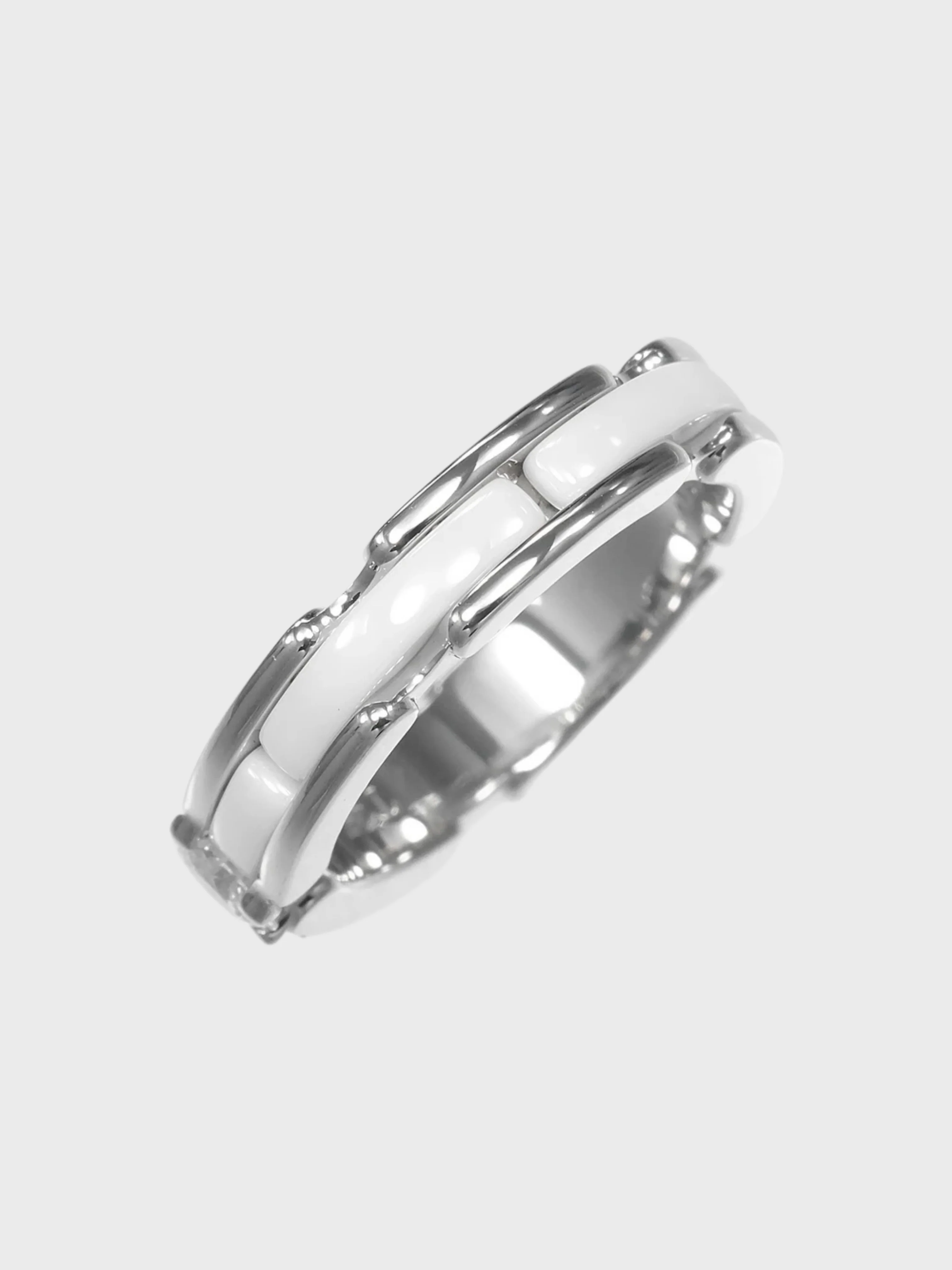 Chanel 2003 White Ceramic 18K White Gold Diamond Ultra Small Ring - Image 3