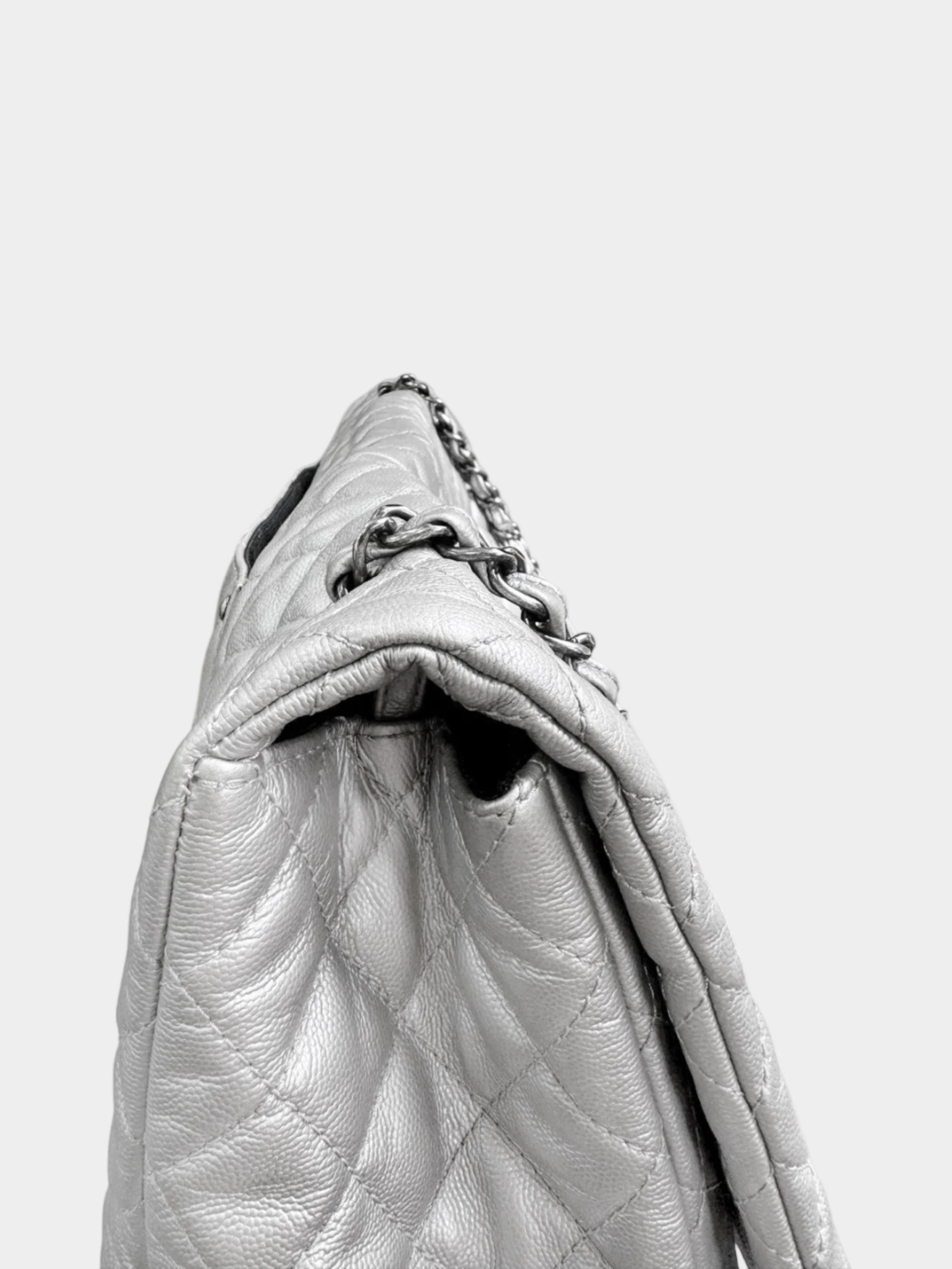 Chanel 2016-2017 Silver Caviar Quilted XXL Travel Flap Bag - Image 5