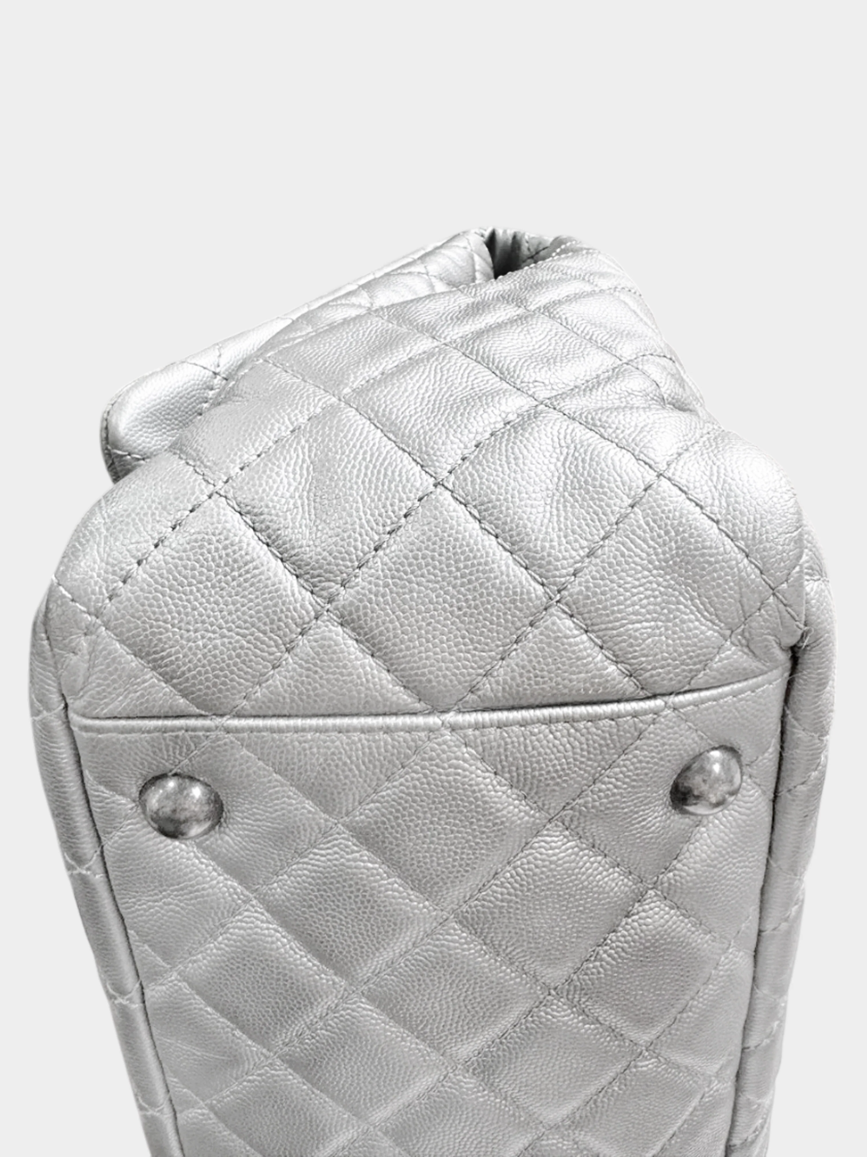 Chanel 2016-2017 Silver Caviar Quilted XXL Travel Flap Bag - Image 6