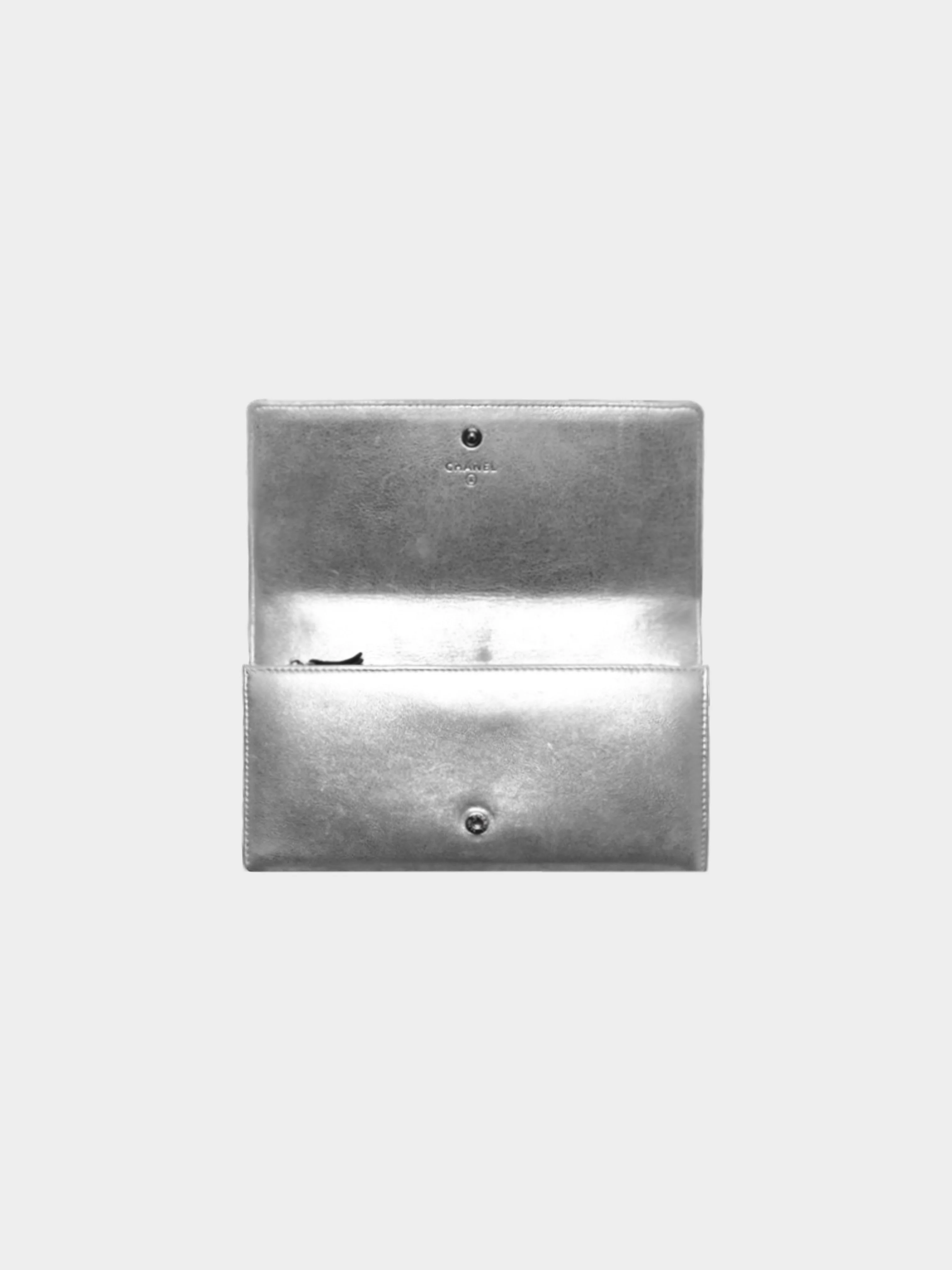 Chanel 2016 Rare Metallic Silver Calfskin Wallet - Image 2