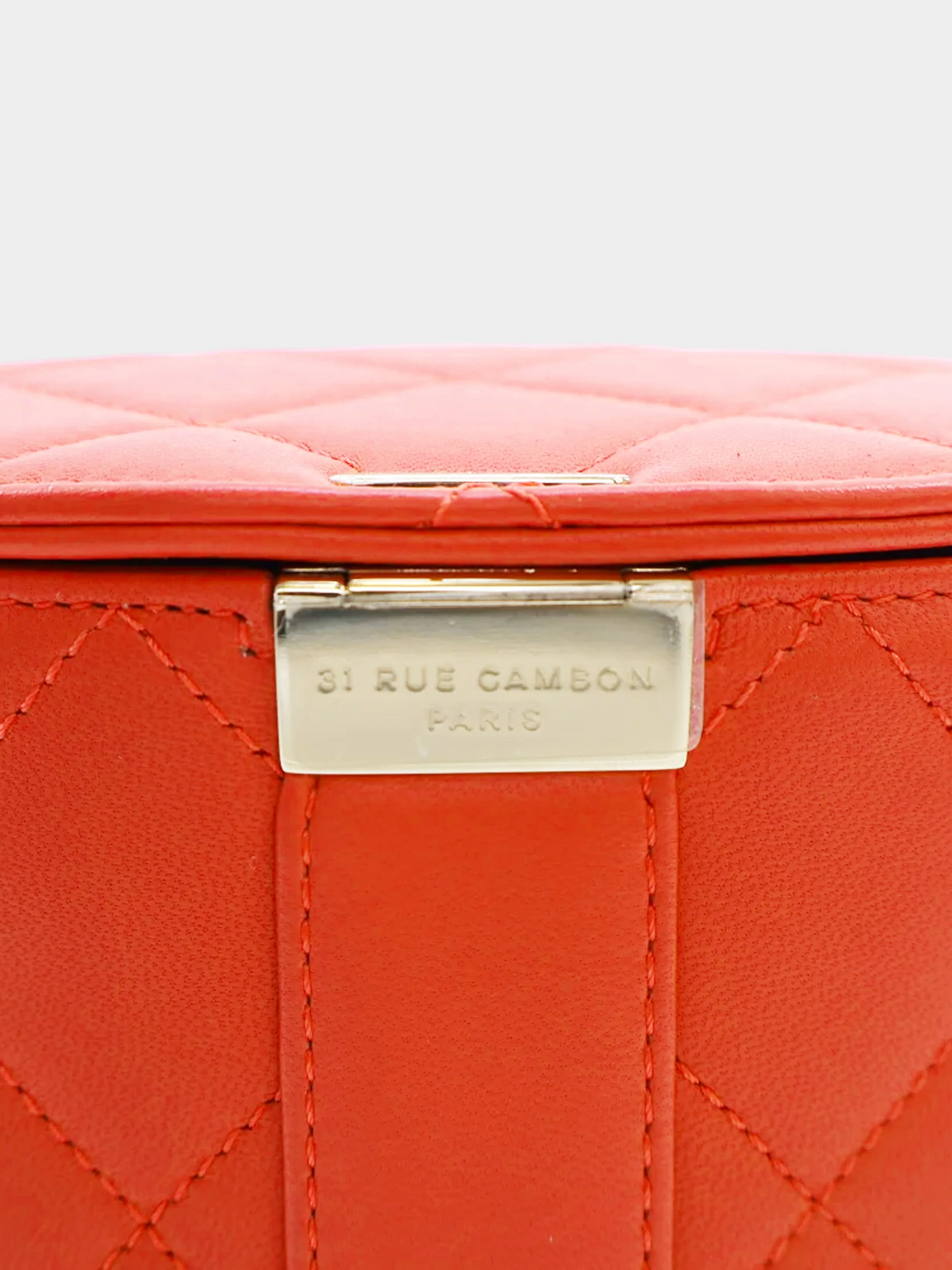 Chanel 2020 Coral Lambskin Chain Vanity Bag - Image 3