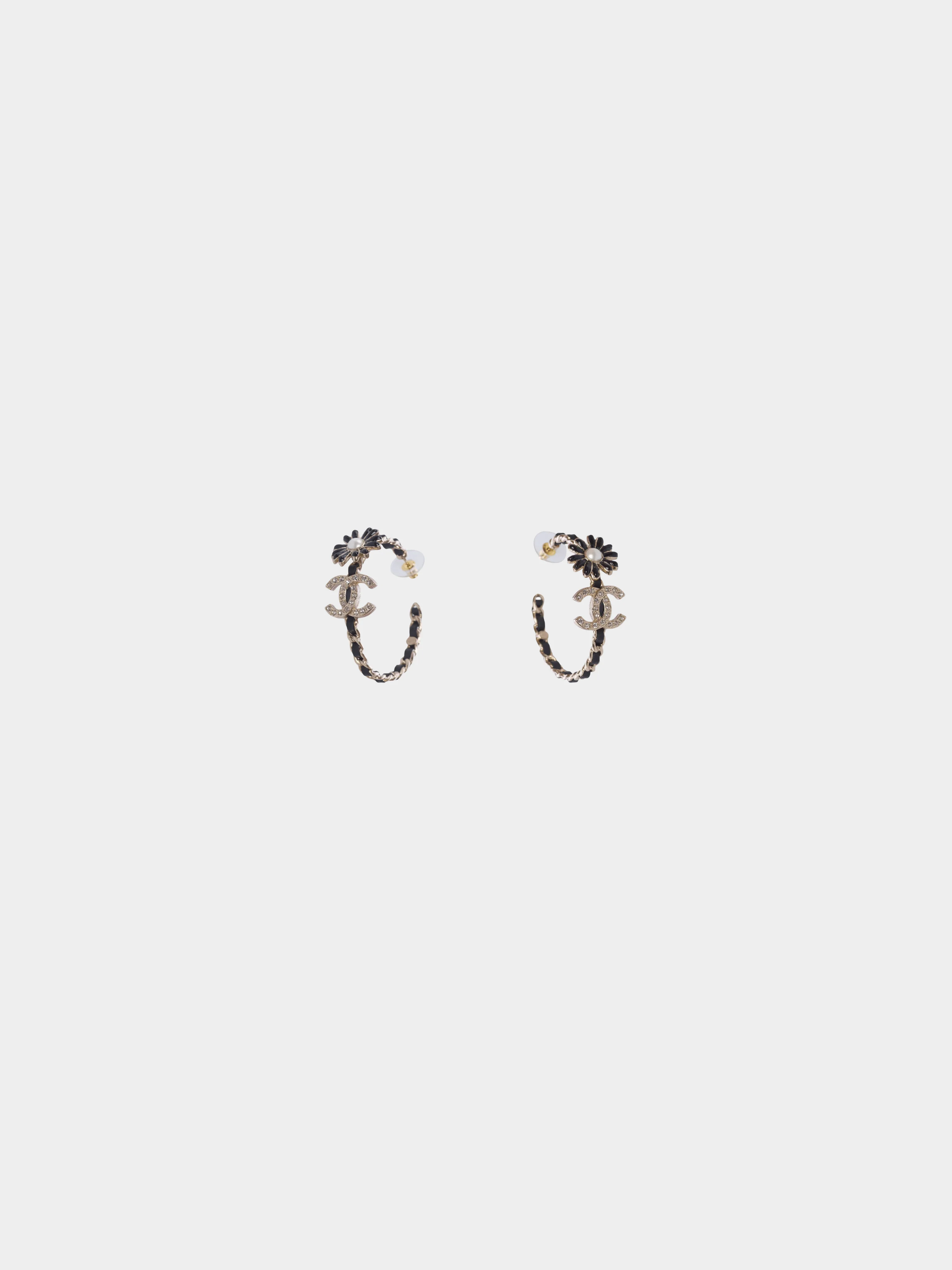 Chanel 2020s Black and Gold Interlocking Hoop Earring - Image 2
