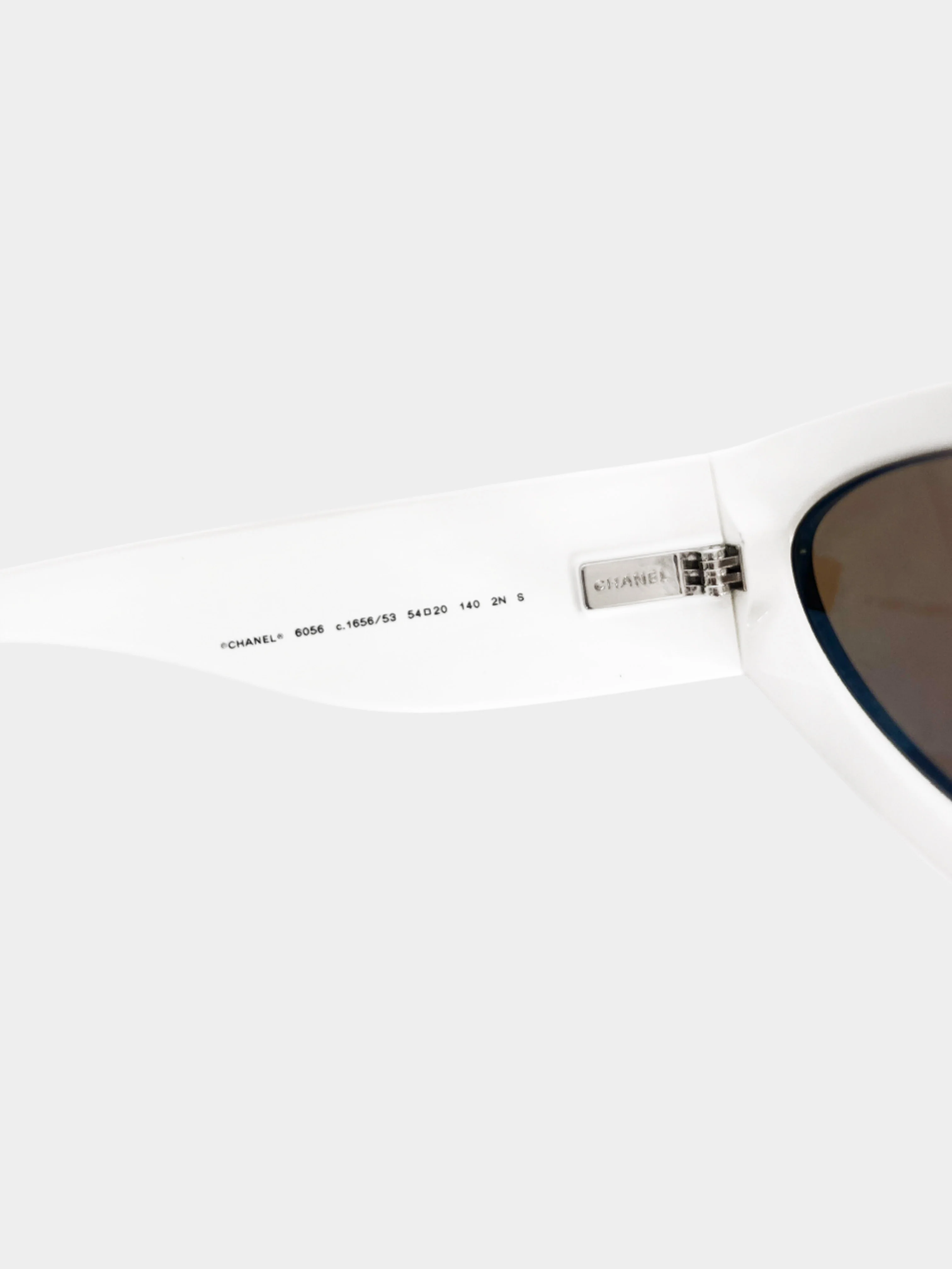 Chanel 2020s Black and White Bi-color Acetate Cat Eye Sunglasses - Image 4