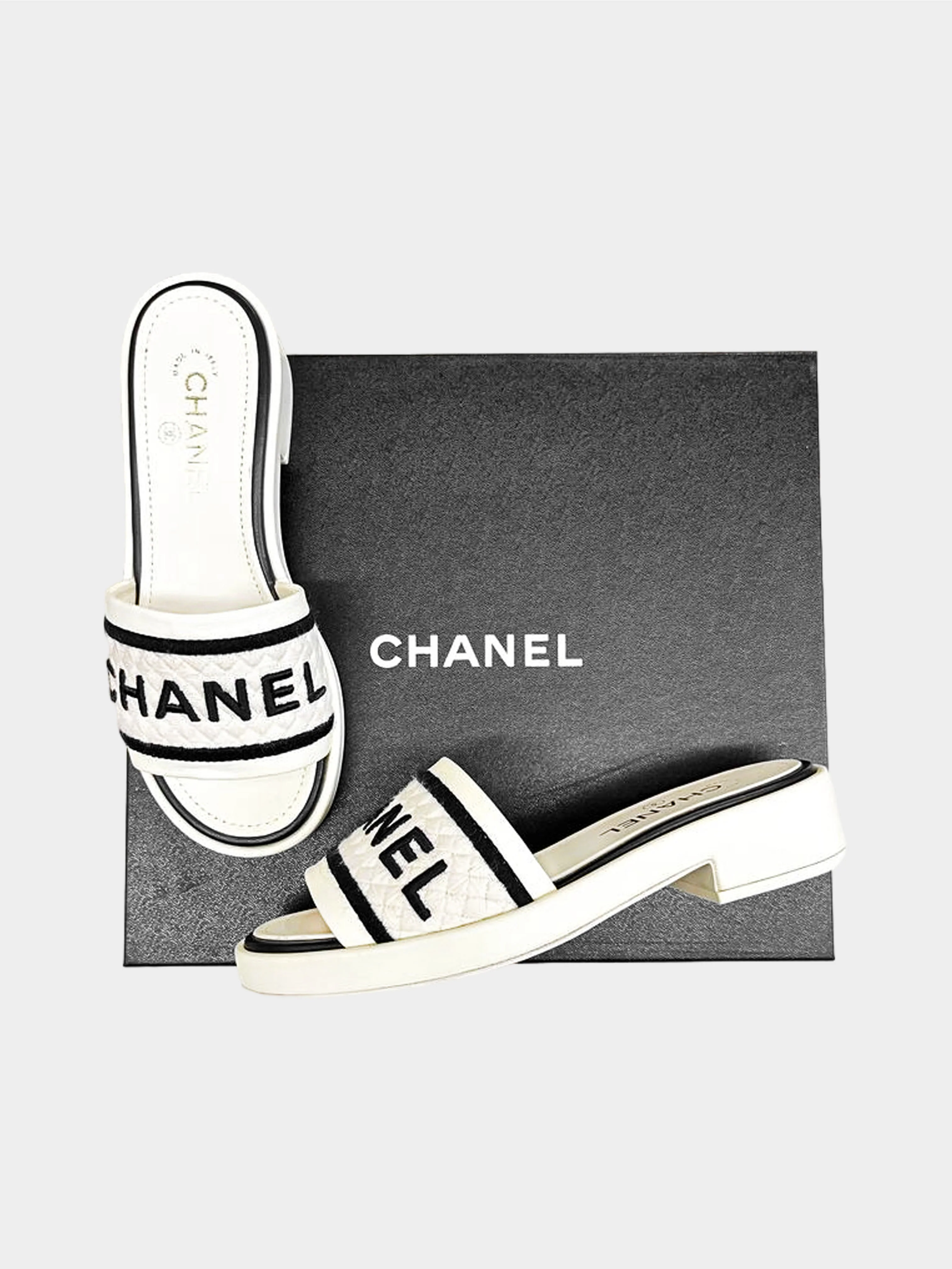 Chanel 2020s Ivory and Black Embroidered Logo Lambskin Leather Mules - Image 2