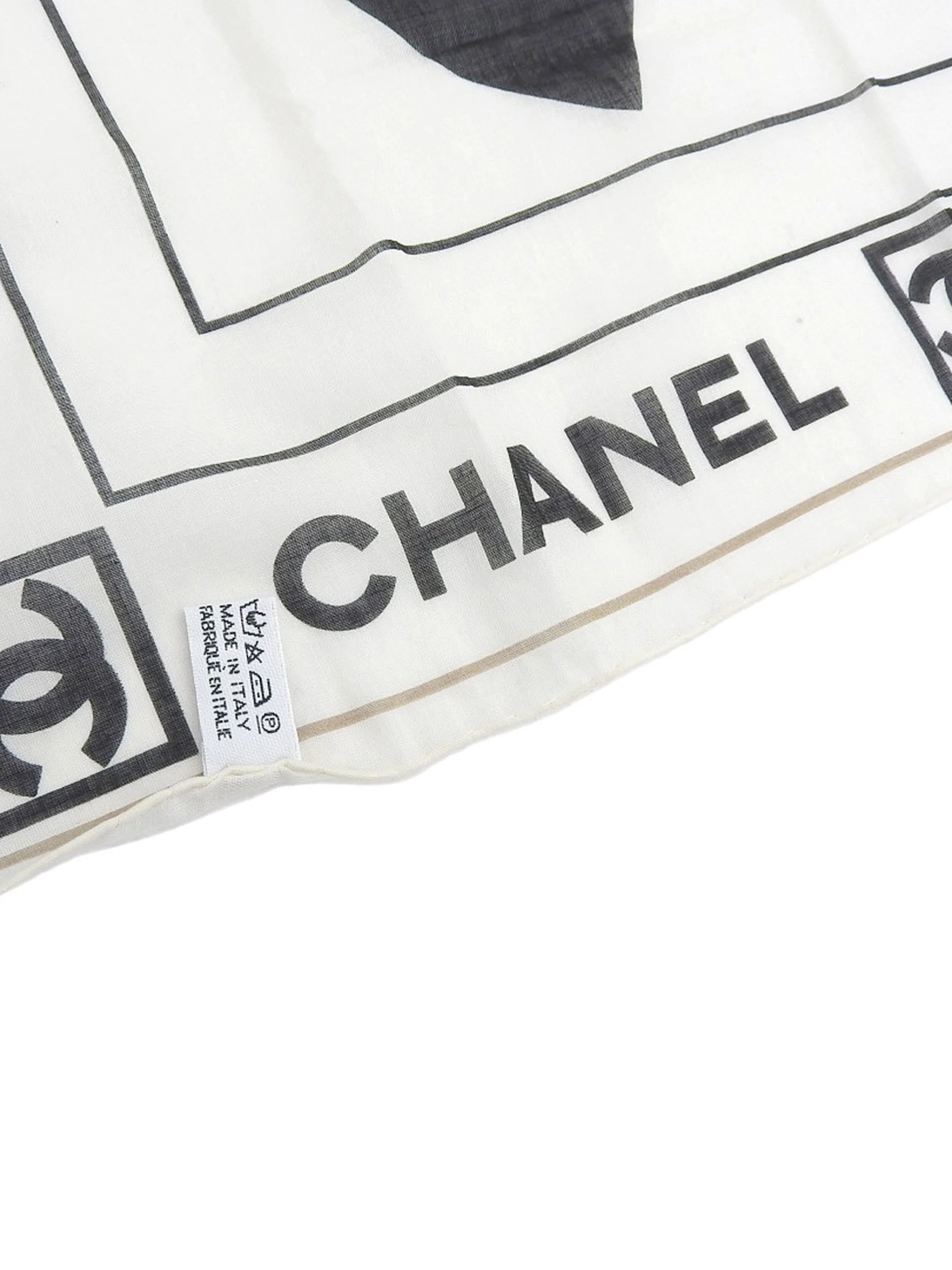Chanel 2000s Black and White CC Scarf - Image 3