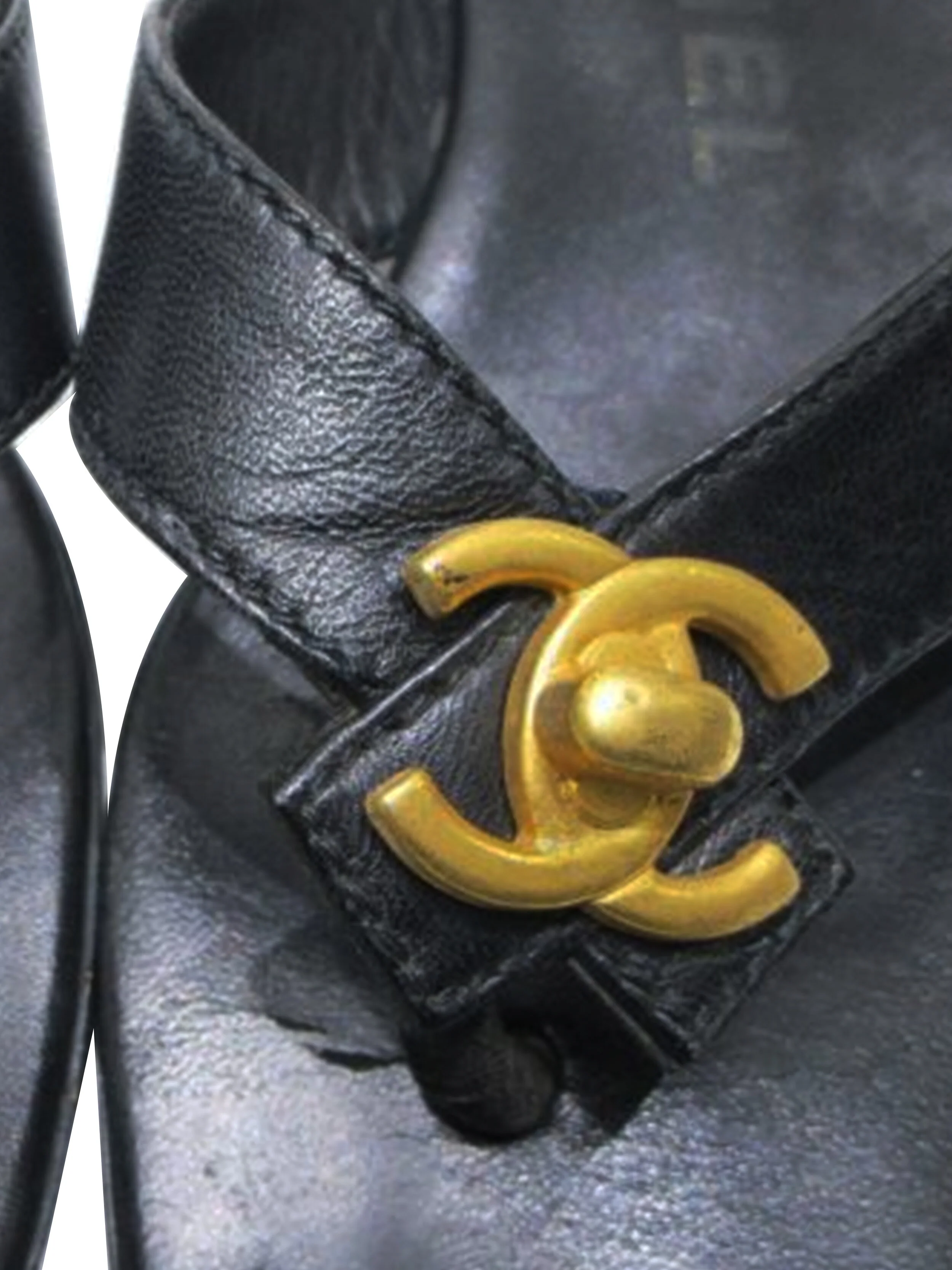 Chanel 2000s Black Leather Flip Flops - Image 4