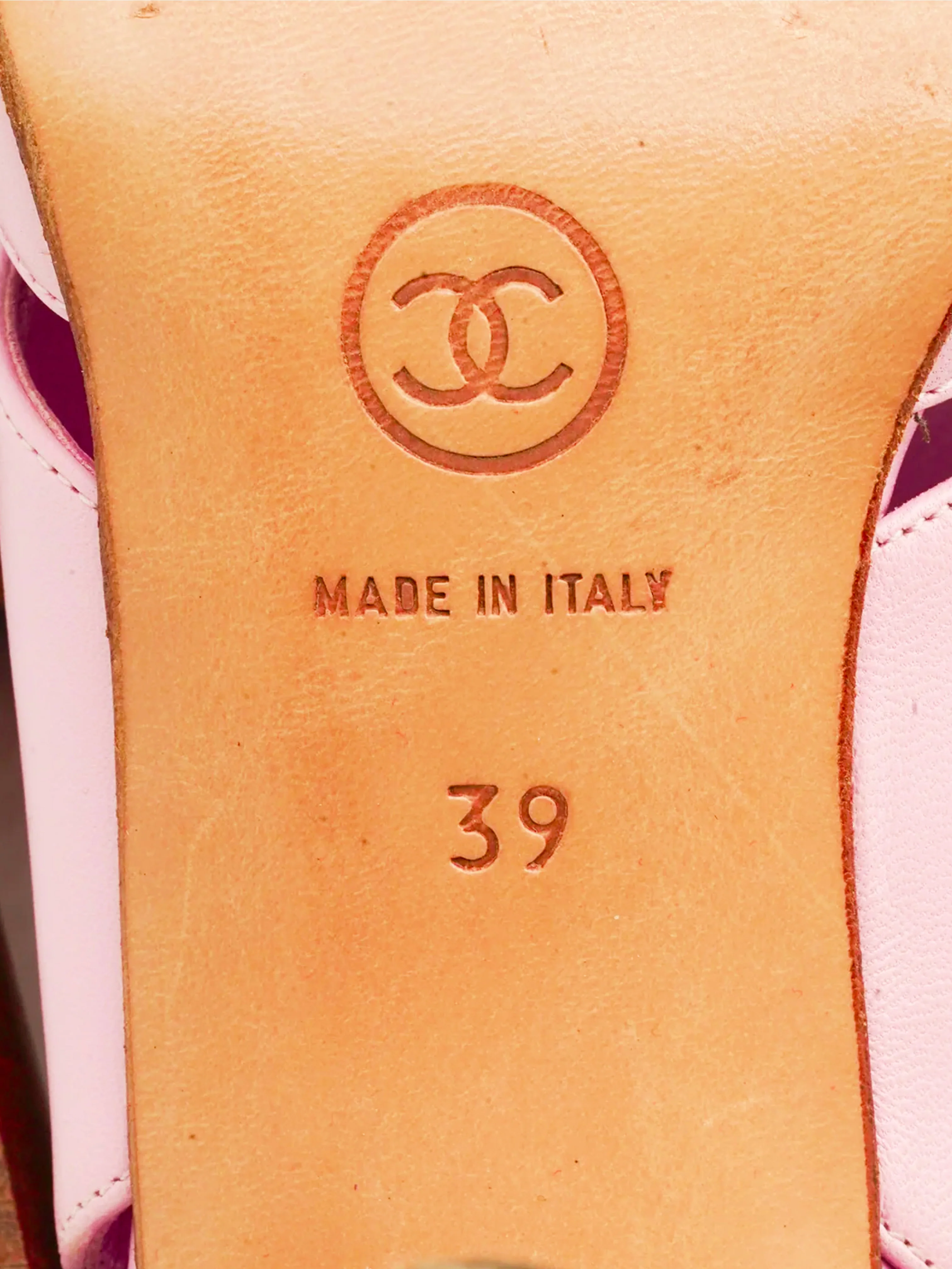 Chanel by Karl Lagerfeld 1990s Pink Bow Pointed Heeled Pumps - Image 4