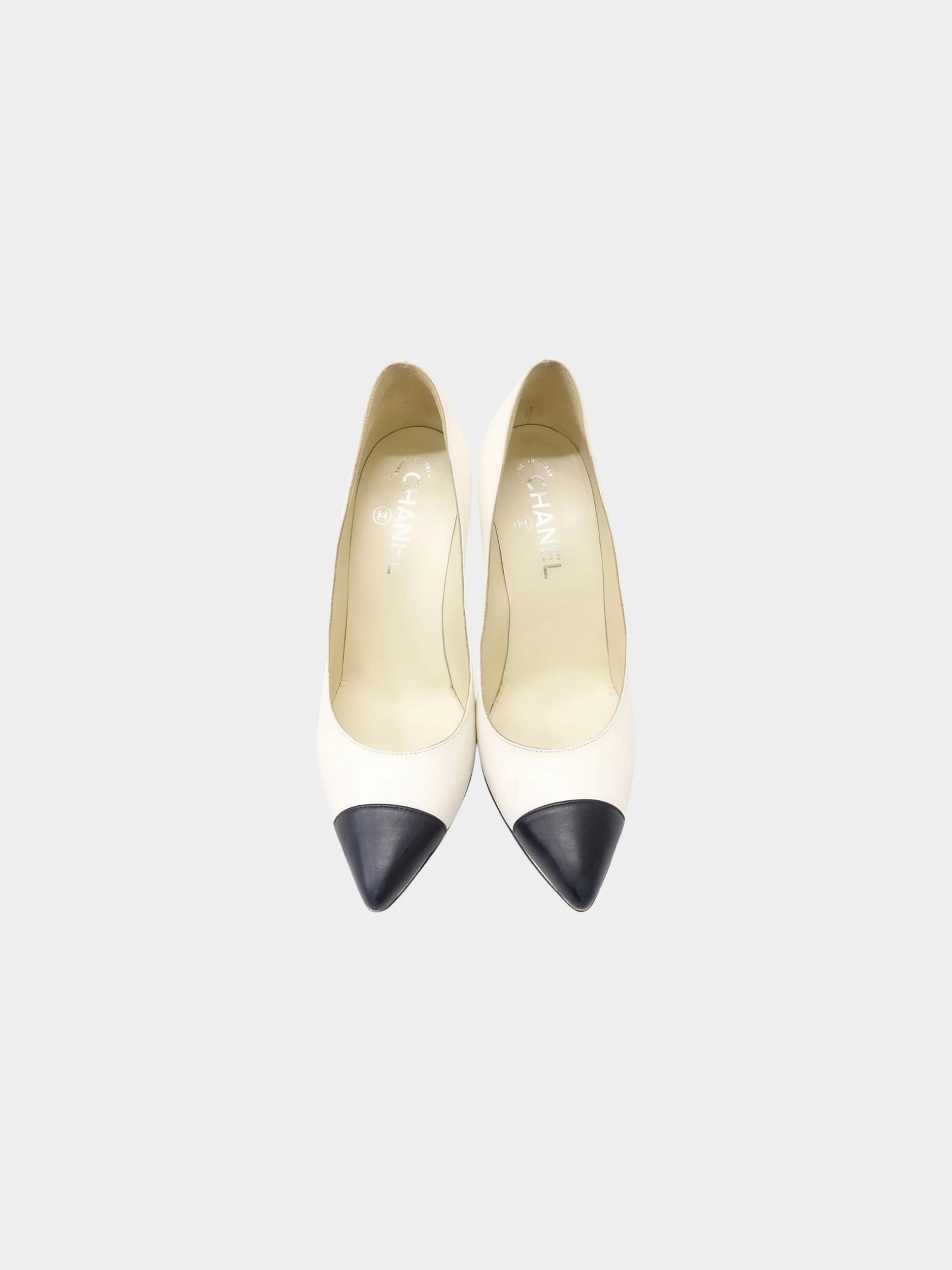 Chanel Cruise 2017 White Cap-Toe Knot Pumps - Image 2