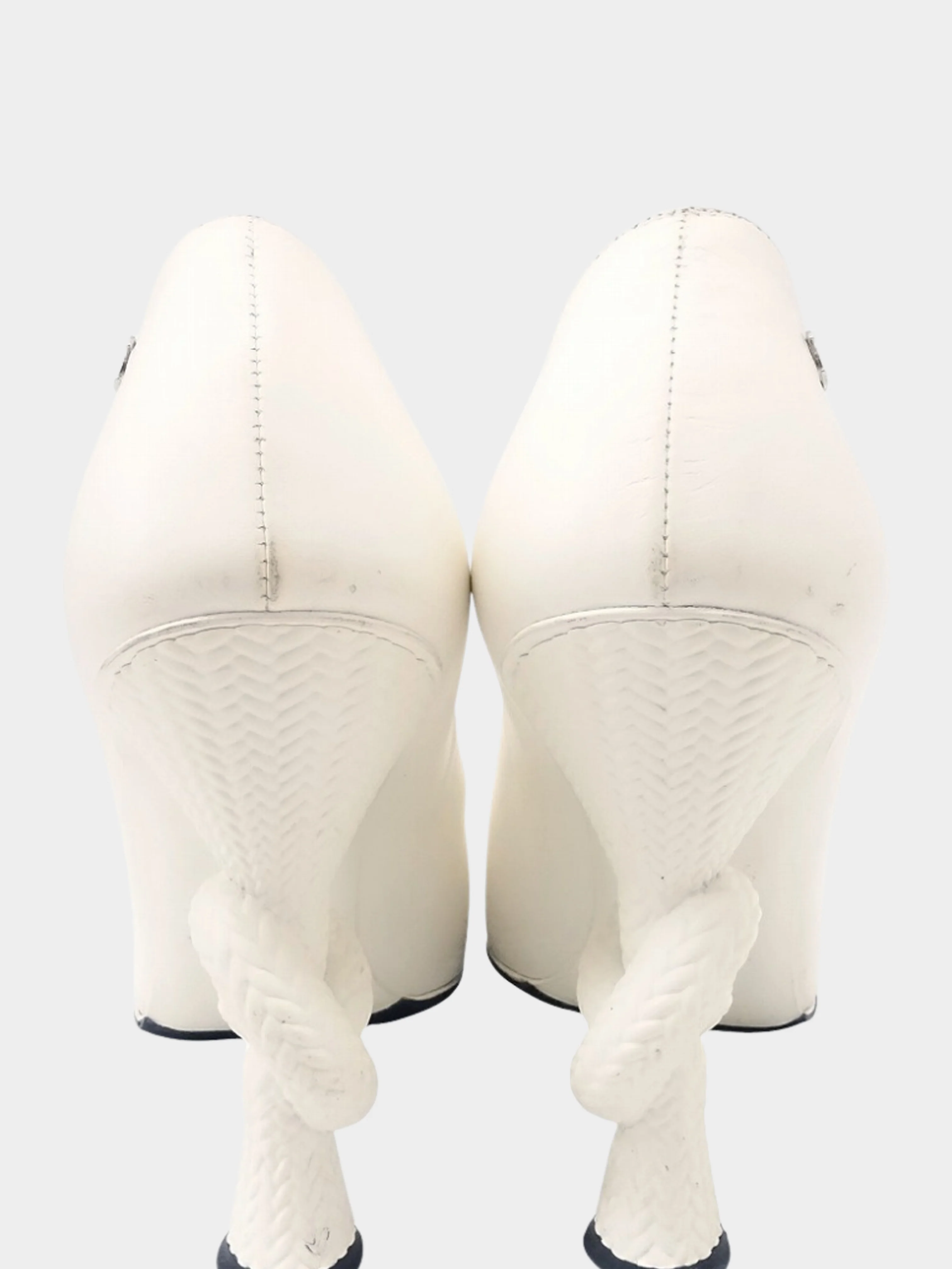 Chanel Cruise 2017 White Cap-Toe Knot Pumps - Image 3