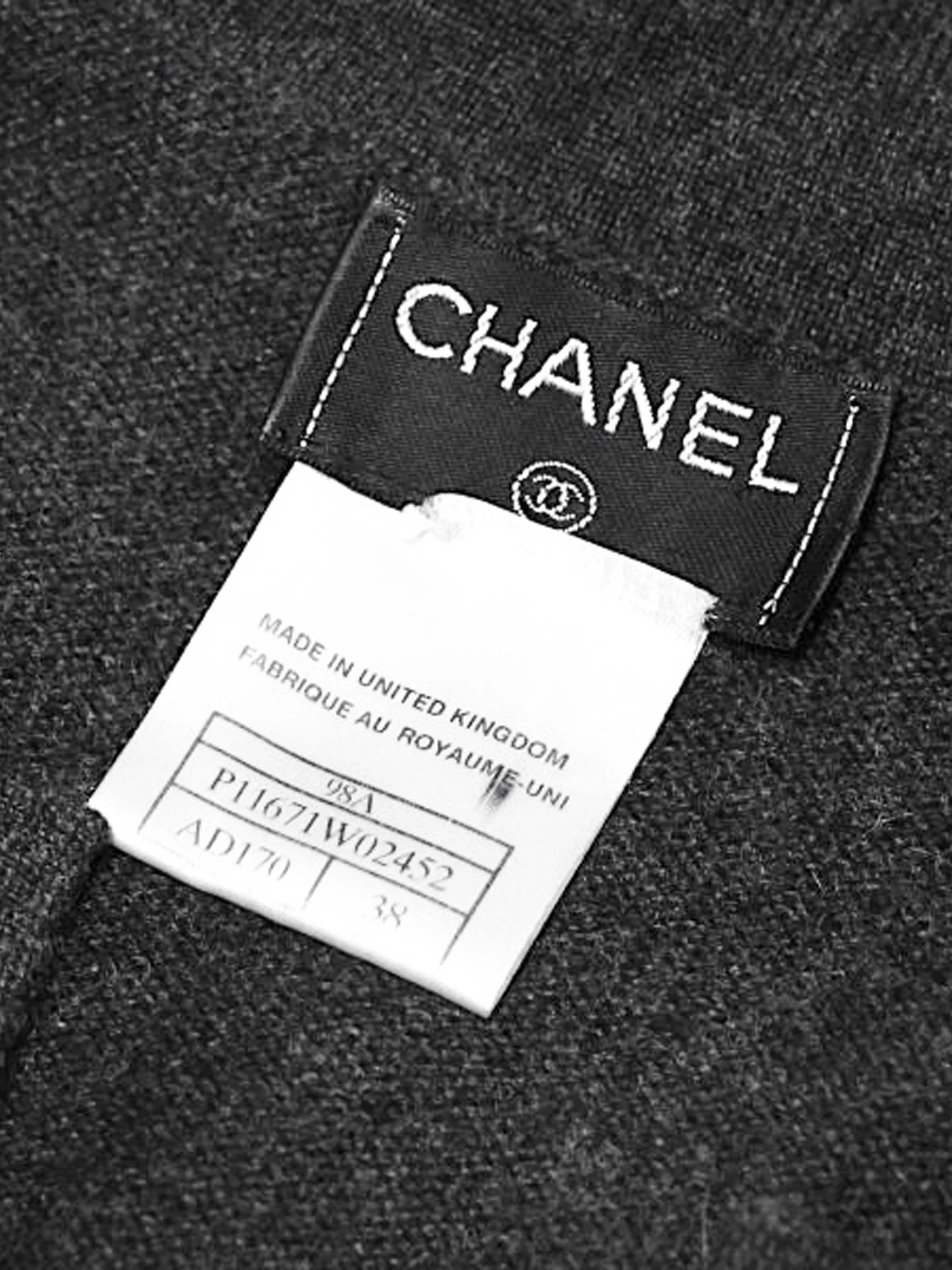 Chanel FW 1998 Dark Grey Cashmere Long Cardigan - Image 6