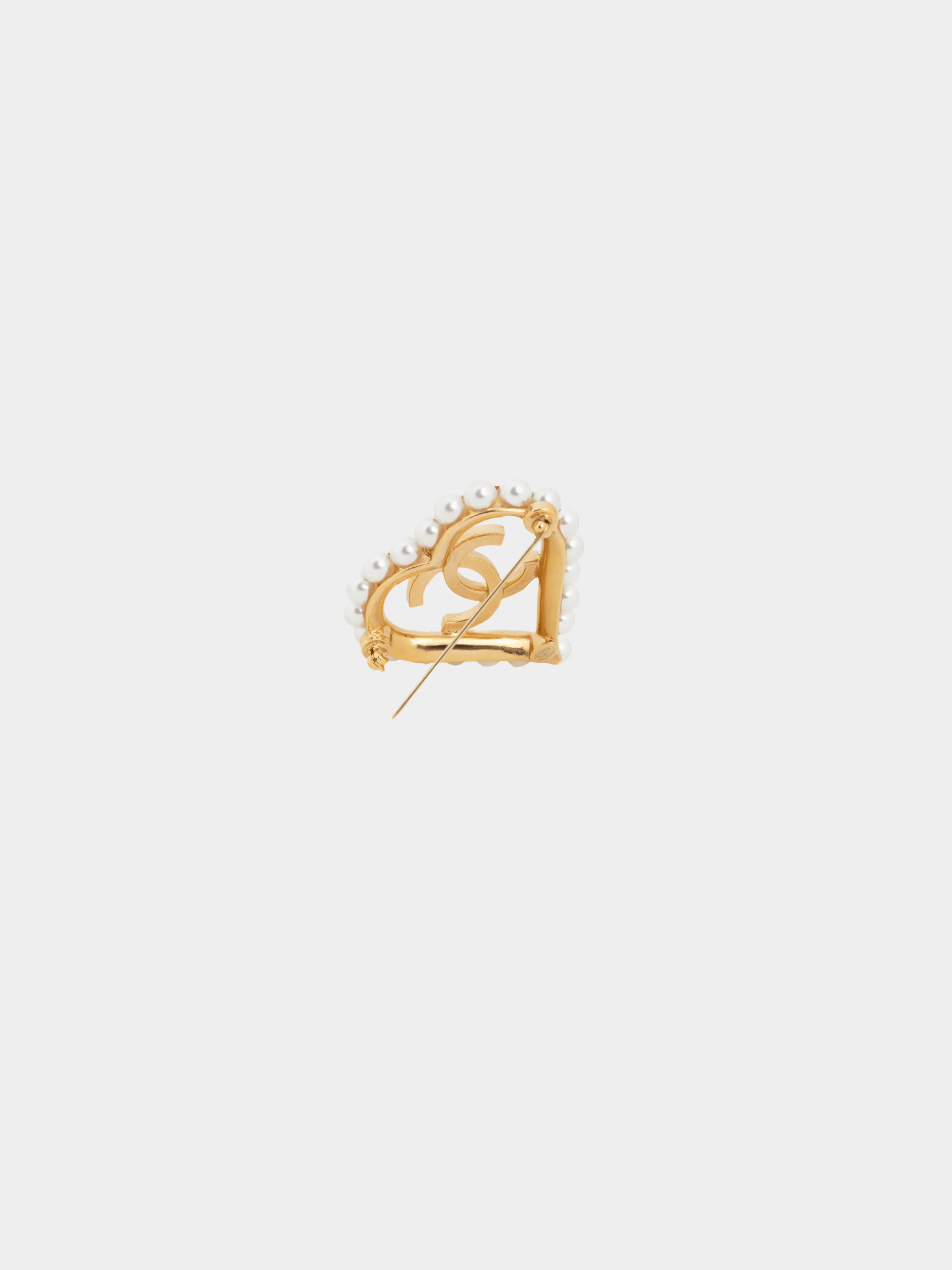 Chanel FW 2019 Gold-Tone Faux-Pearl-Embellished CC-Heart Brooch - Image 2