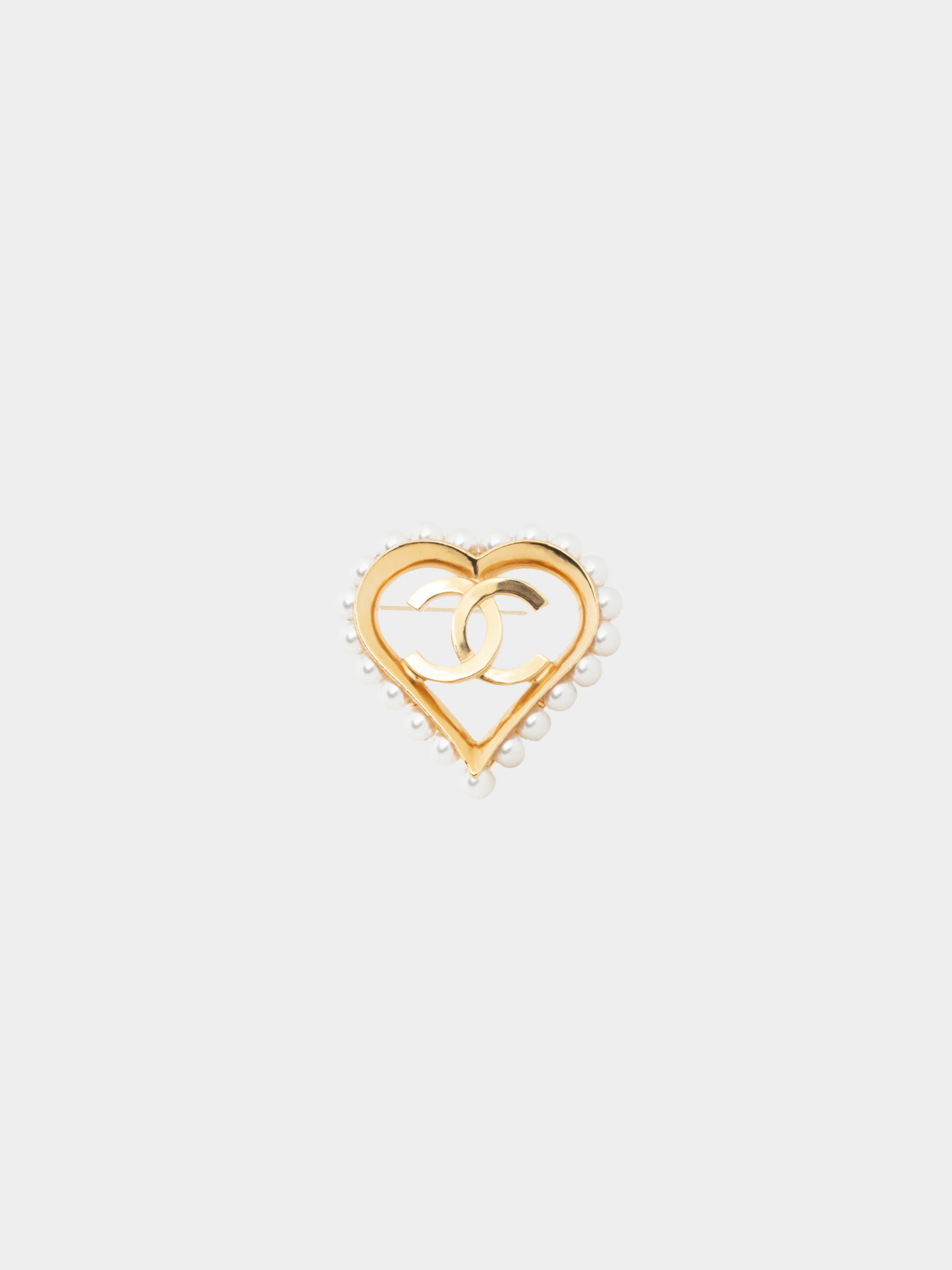 Chanel FW 2019 Gold-Tone Faux-Pearl-Embellished CC-Heart Brooch - Image 4