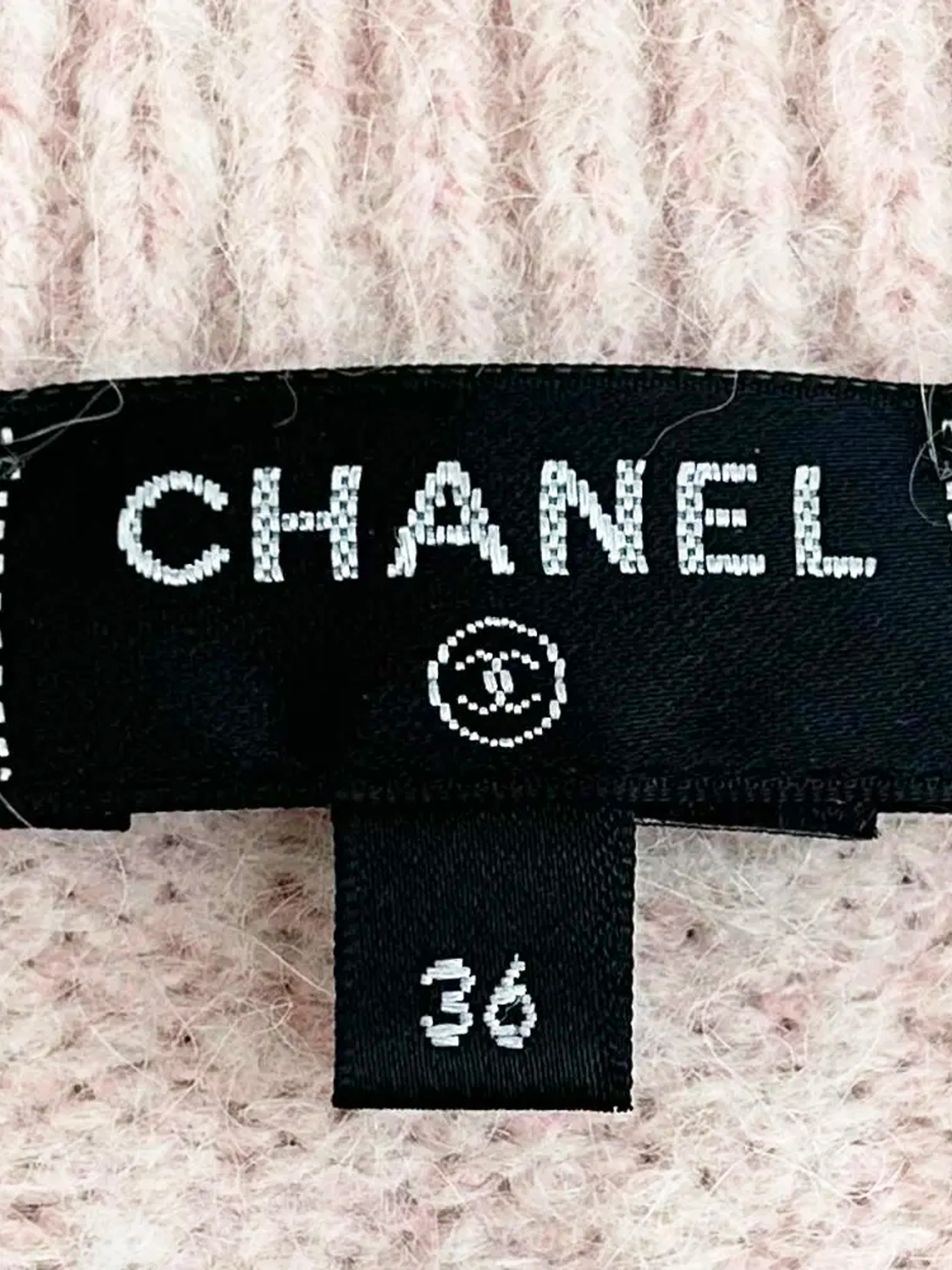 Chanel FW 2021 Light Pink Alpaca Wool CC Turn Lock Sweater - Image 4
