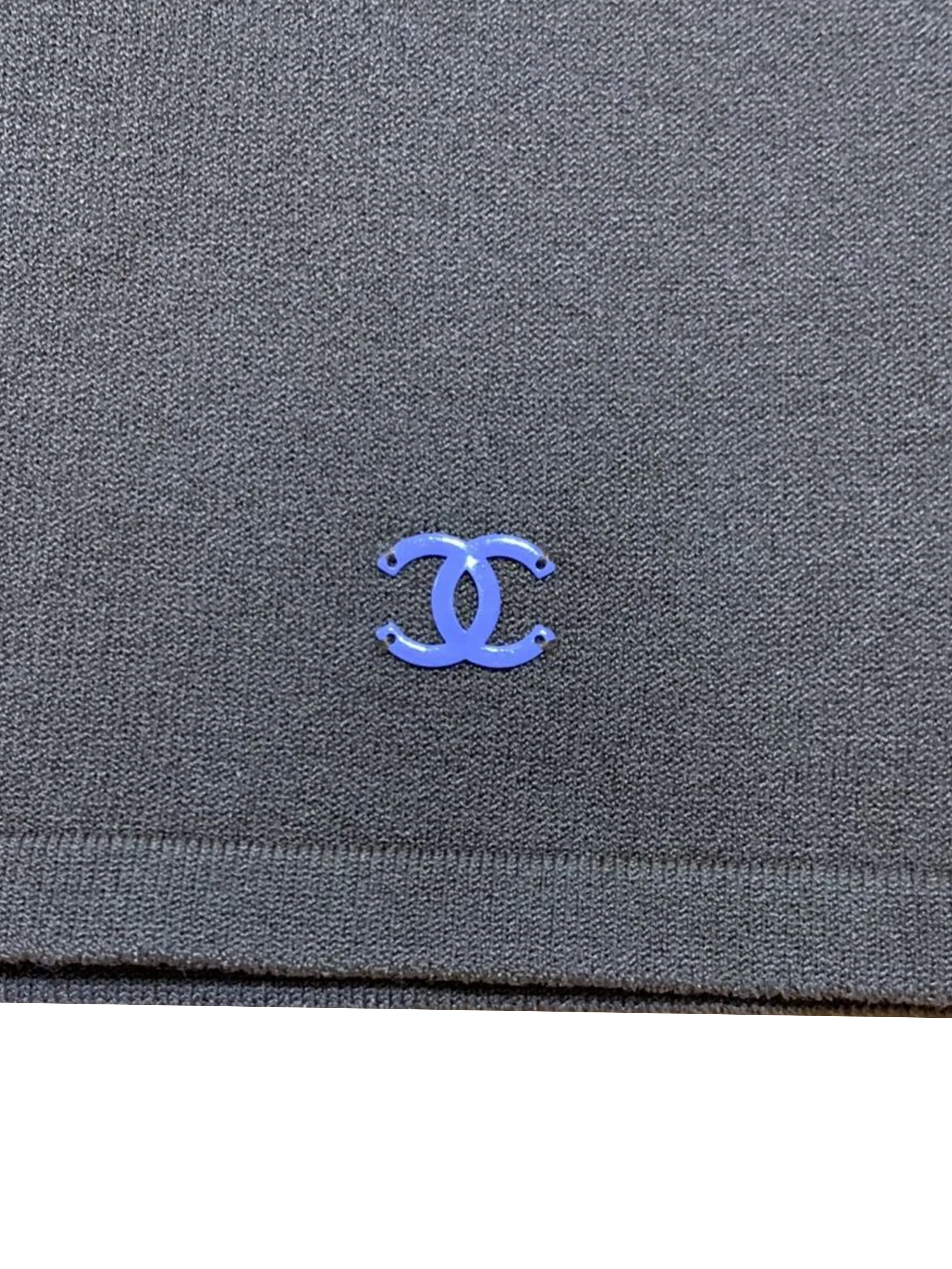 Chanel 2000s Grey Knit Clover CC Polo Shirt - Image 4