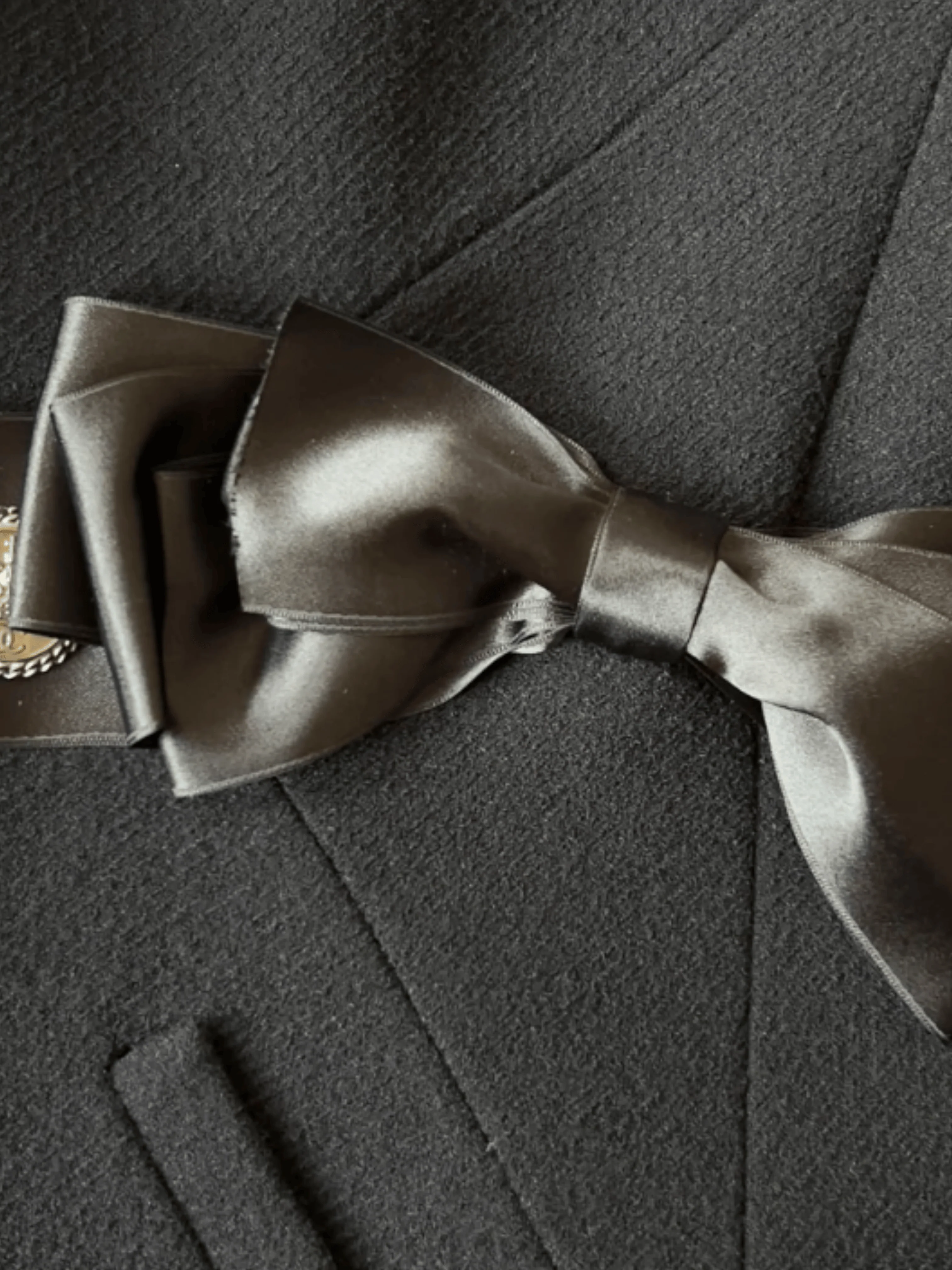 Chanel Pre-Fall 2008 by Karl Lagerfeld Black Silk Bow Wool Jacket - Image 4