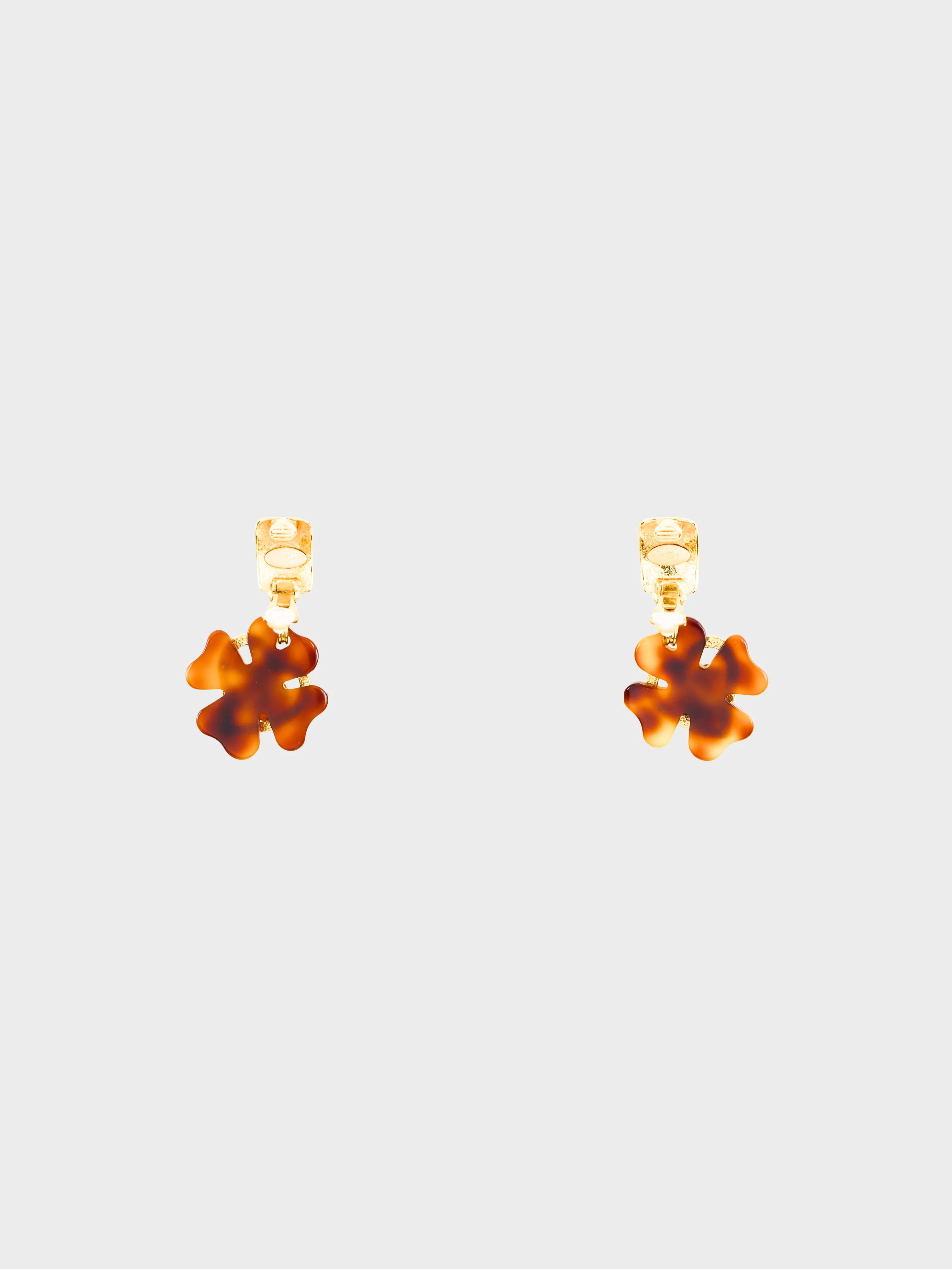Chanel Spring 1995 Brown Coco Mark Tortoiseshell Clover Heart Clip-on Earrings - Image 3