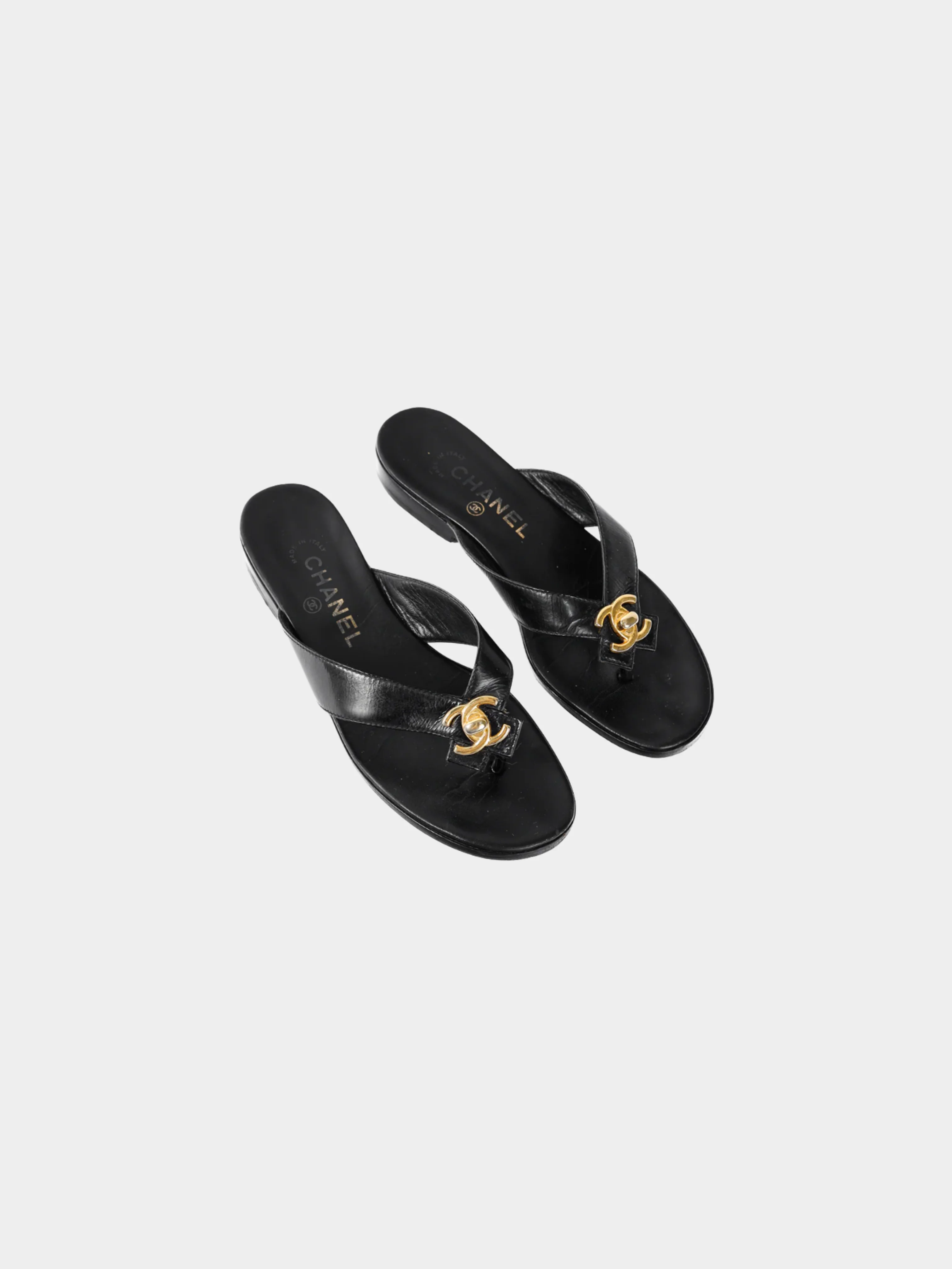 Chanel Spring 1996 Black Leather CC-Turnlock Flip Flops - Image 2