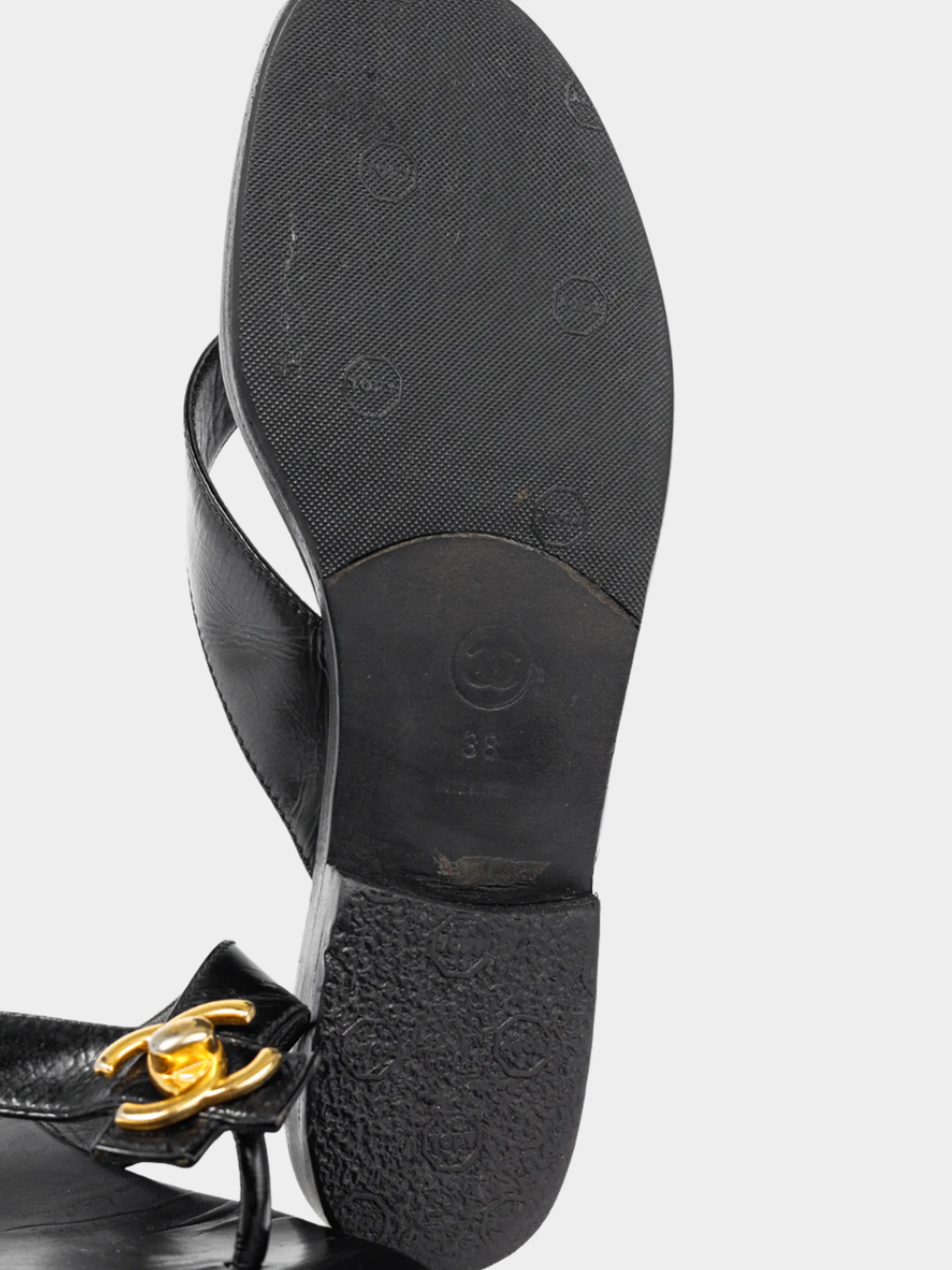 Chanel Spring 1996 Black Leather CC-Turnlock Flip Flops - Image 5