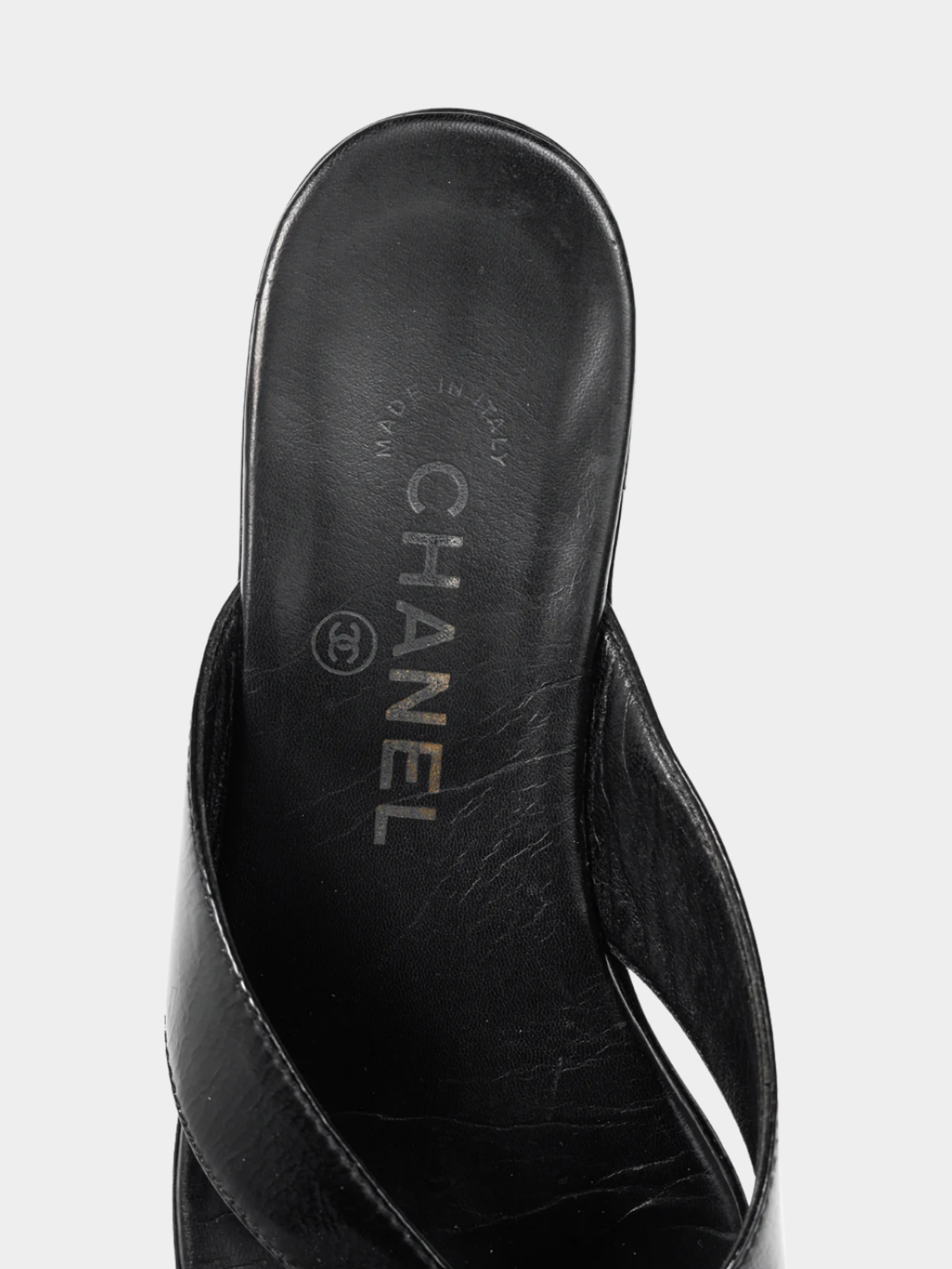 Chanel Spring 1996 Black Leather CC-Turnlock Flip Flops - Image 6