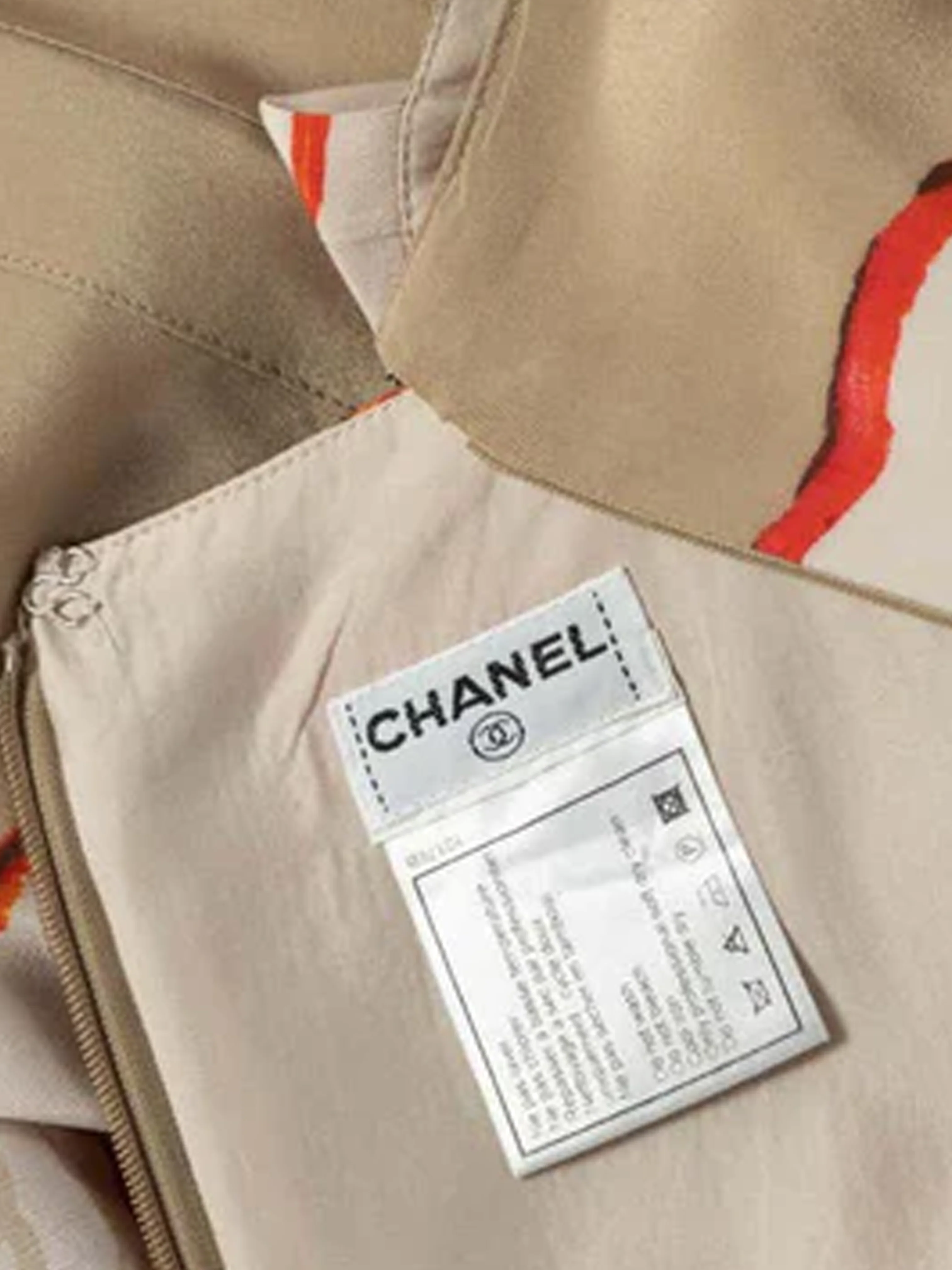 Chanel Spring 2000 Taupe Silk Sleeveless Faces Print Dress - Image 3