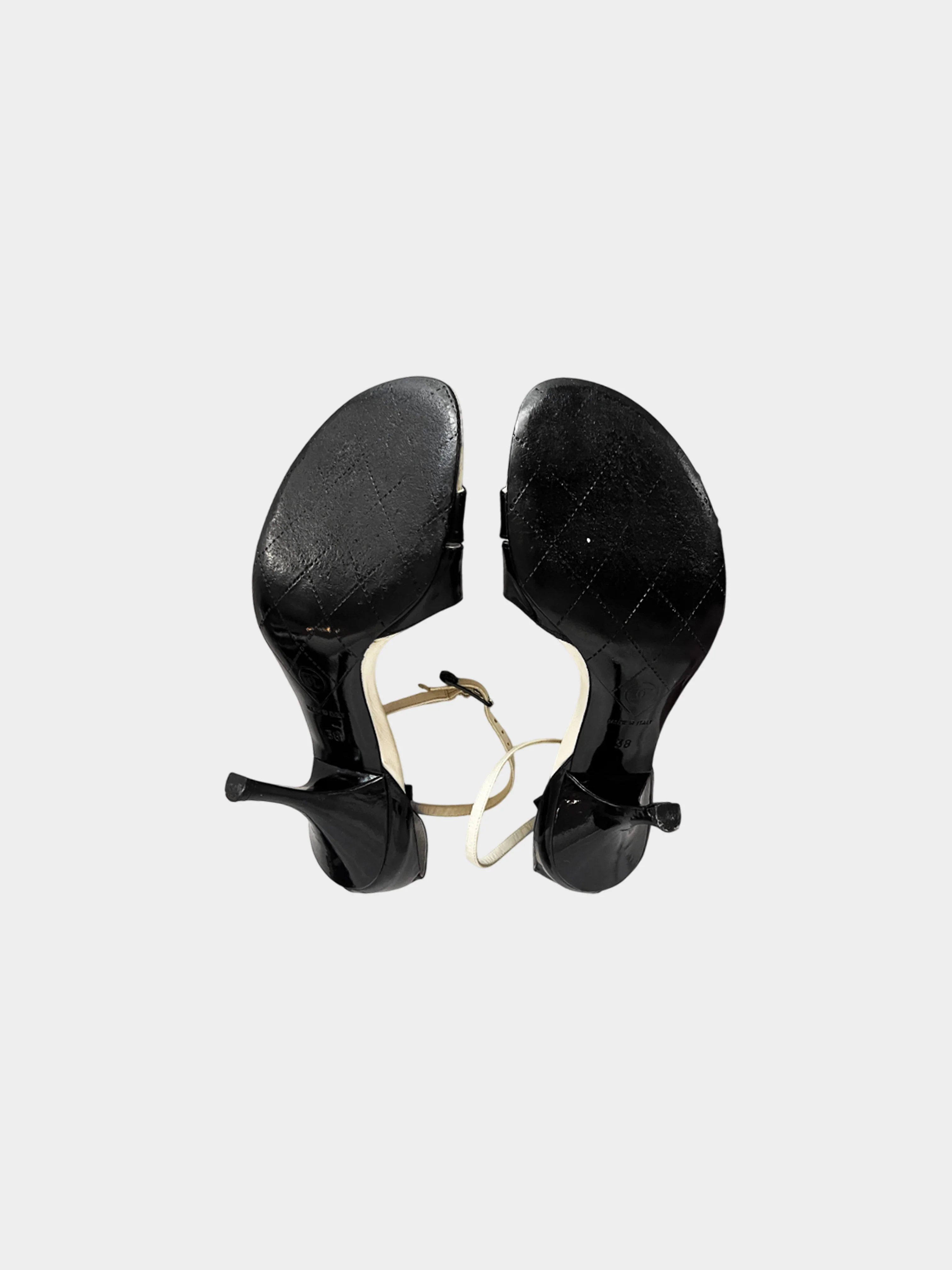 Chanel Spring 2004 Black and White Leather Bow Heels - Image 3