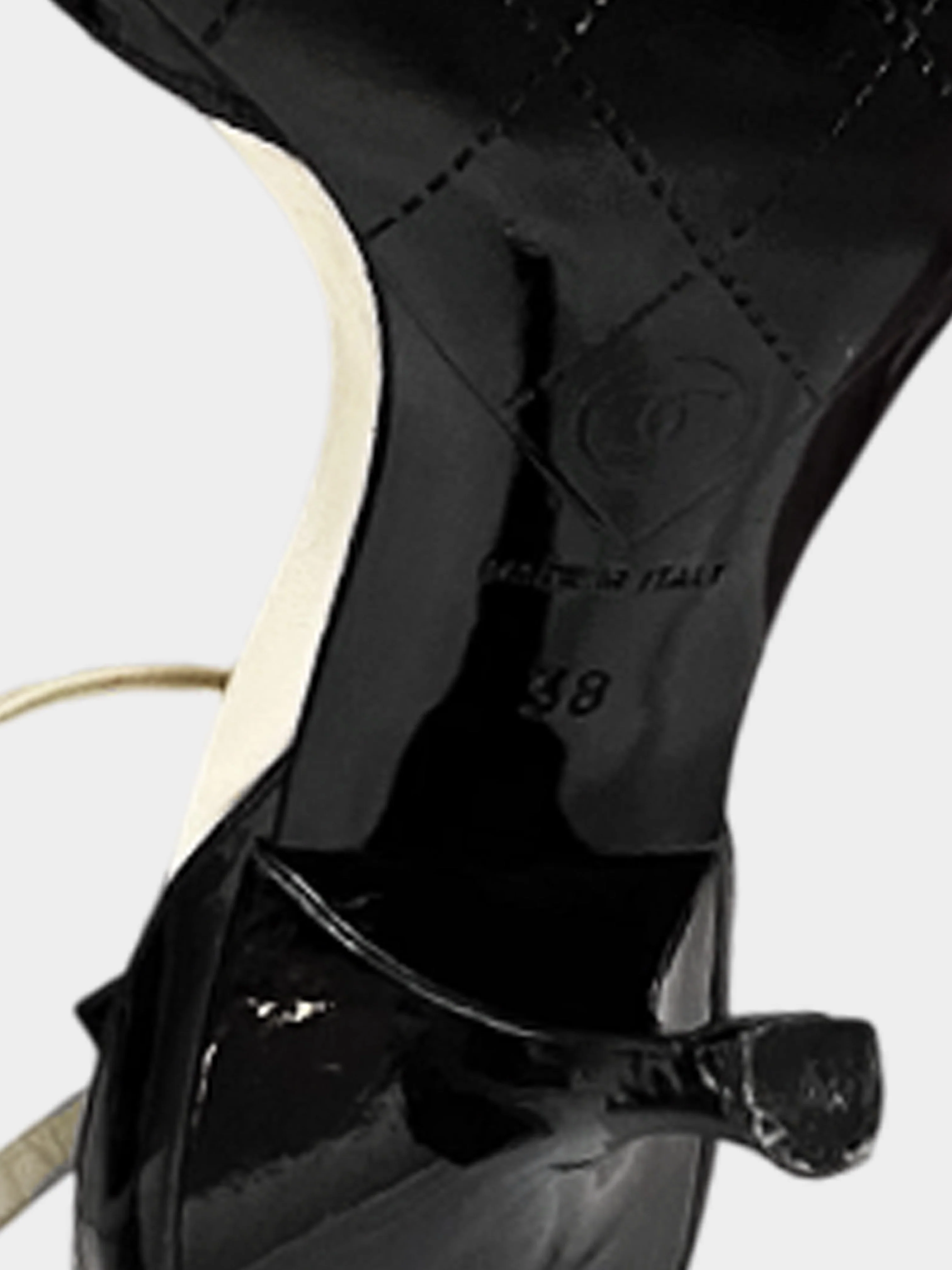 Chanel Spring 2004 Black and White Leather Bow Heels - Image 4