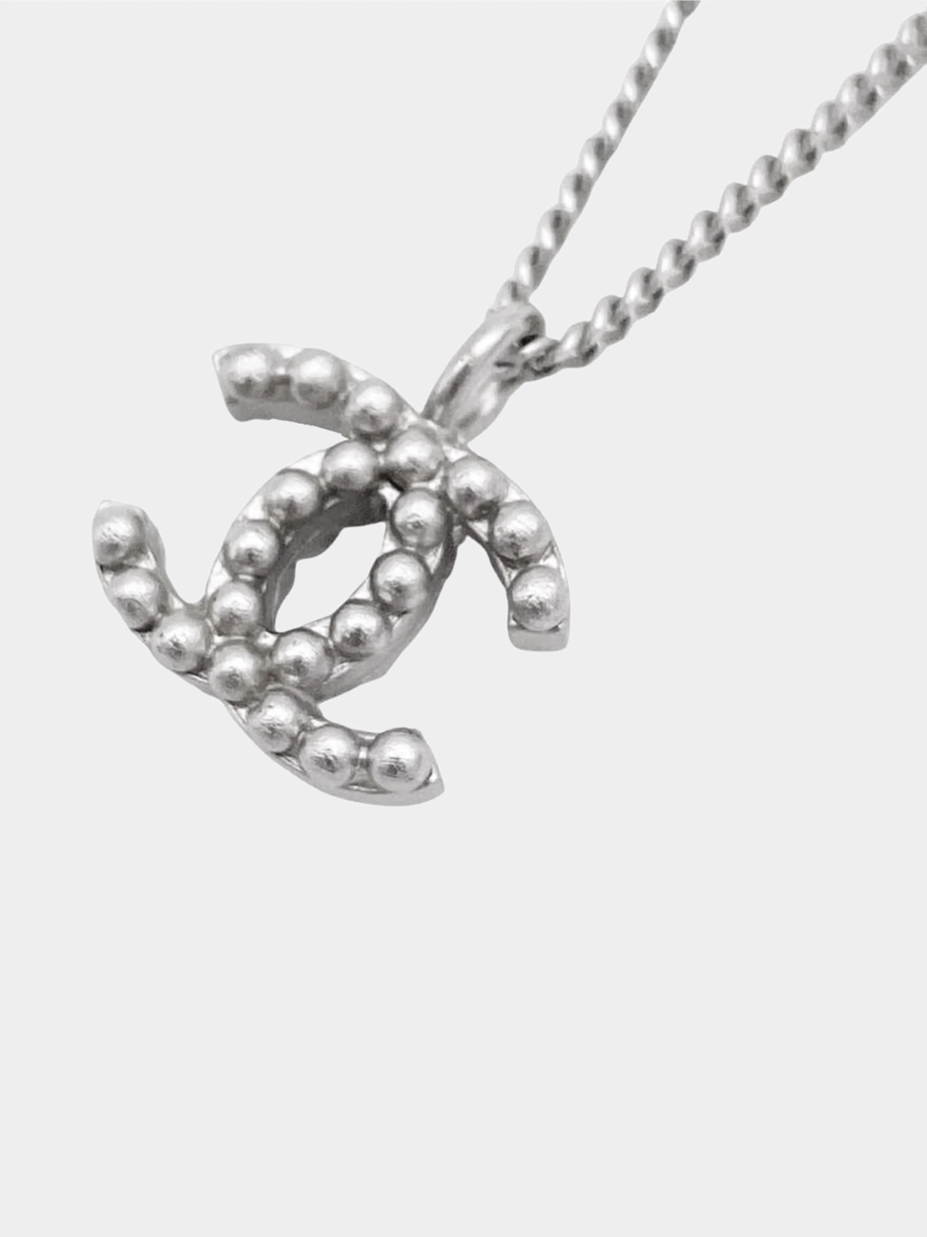 Chanel Spring 2007 Silver Studded CC Pendant Necklace - Image 2
