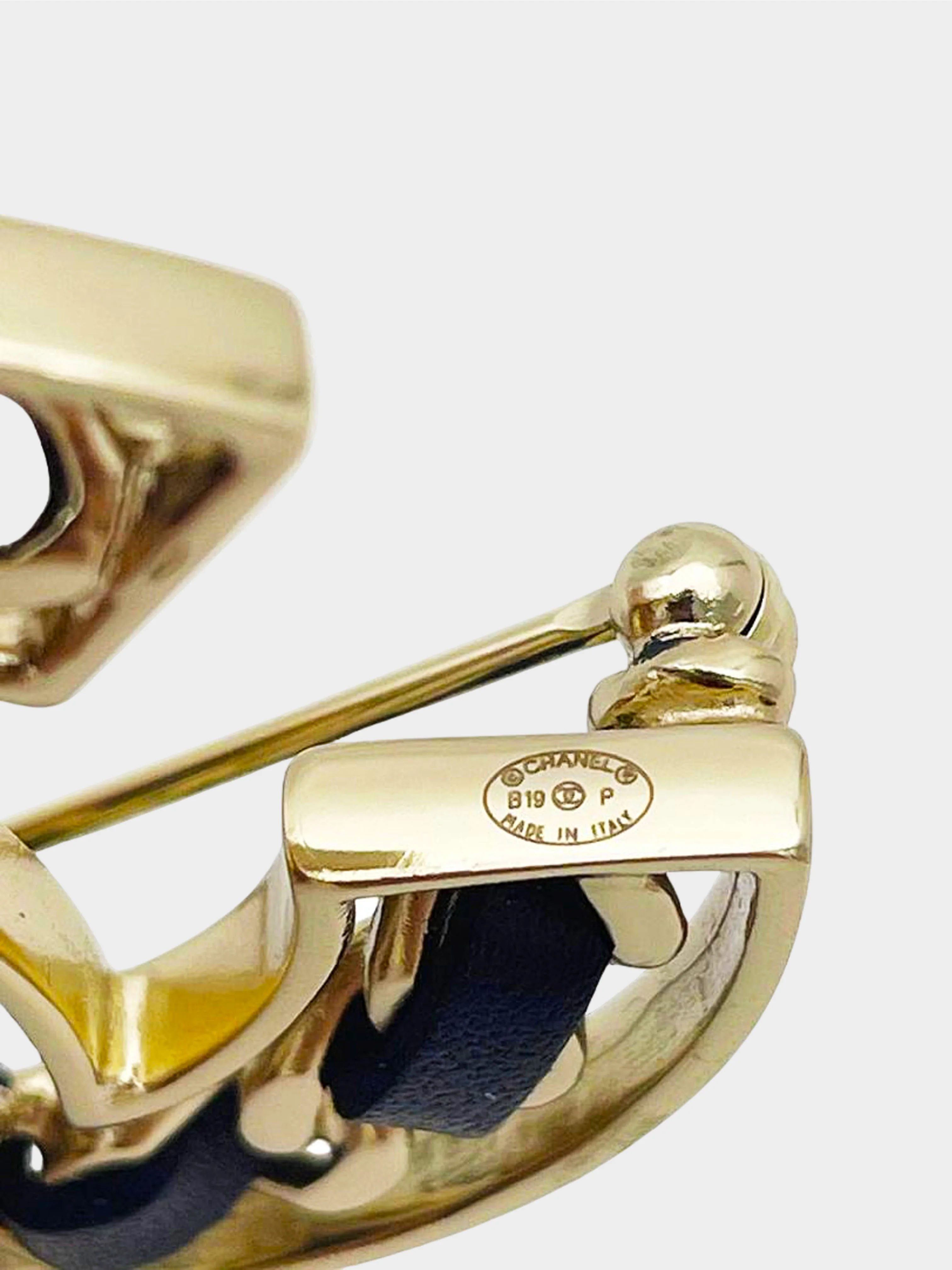 Chanel Spring 2019 Champagne Gold Lambskin CC Chain Brooch - Image 4