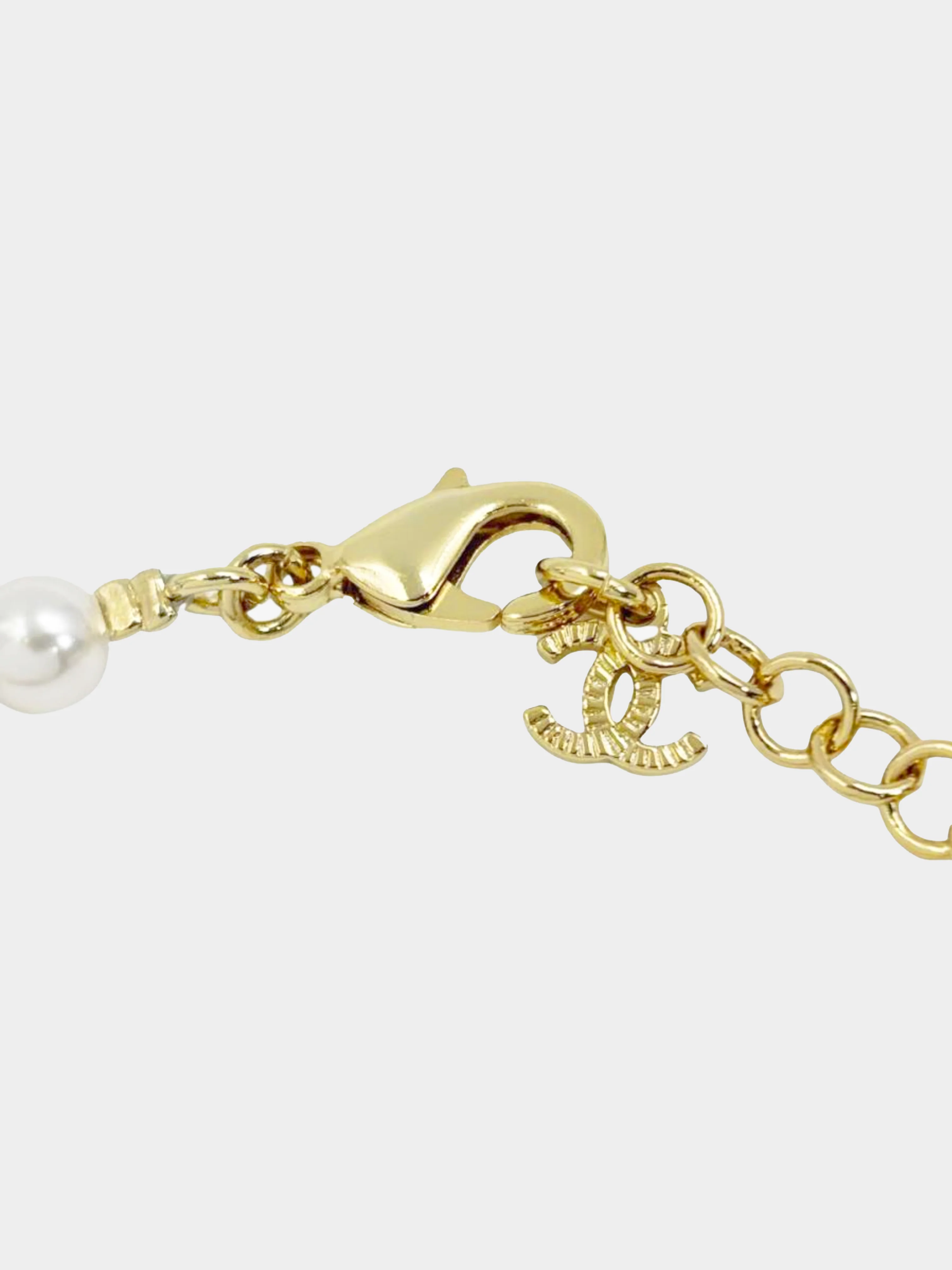Chanel SS 2024 Gold Triple Heart Pearl Choker - Image 3