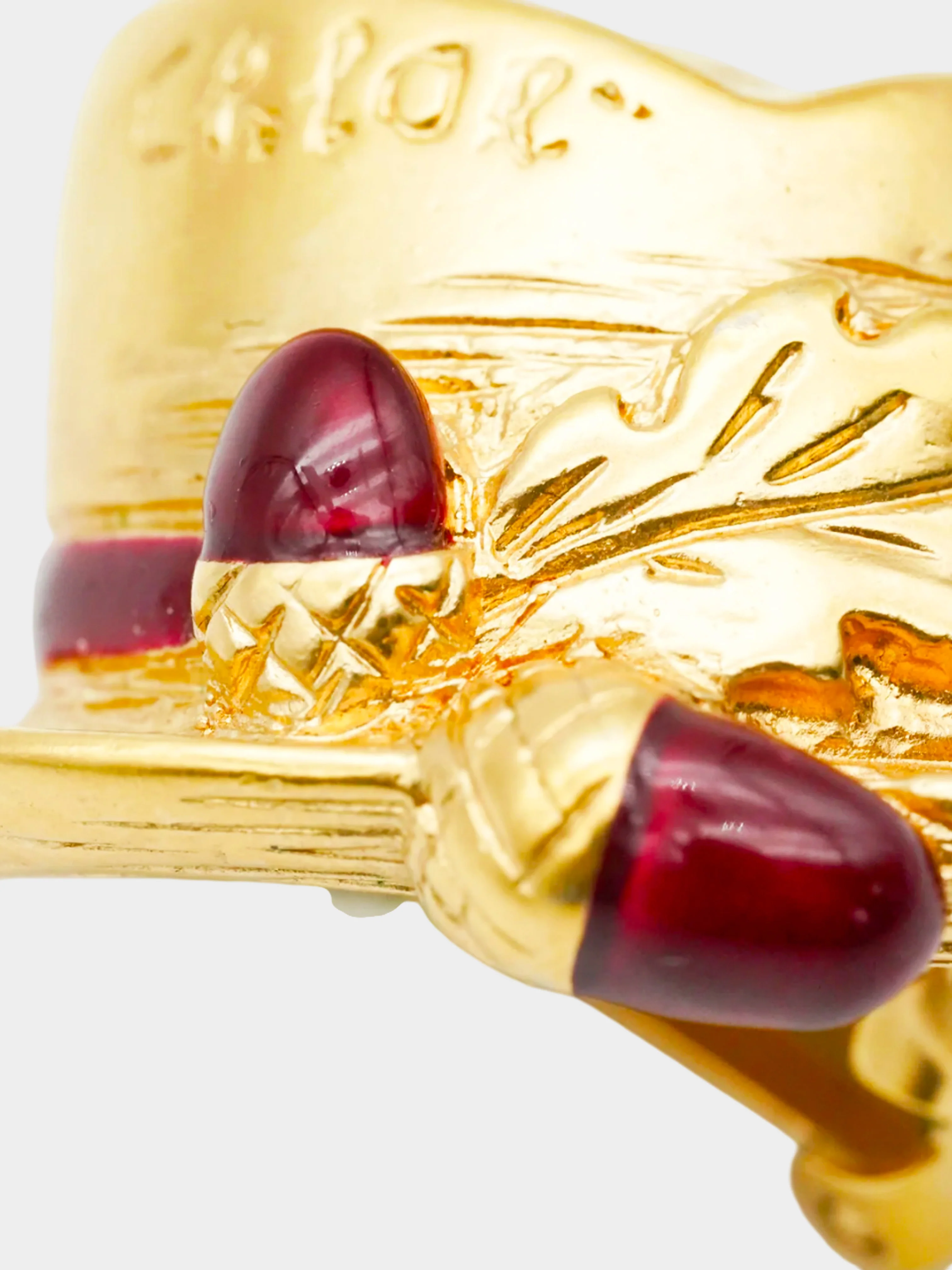 Chloé 1990s Gold Hat with Acorn Clip-On Earrings - Image 3