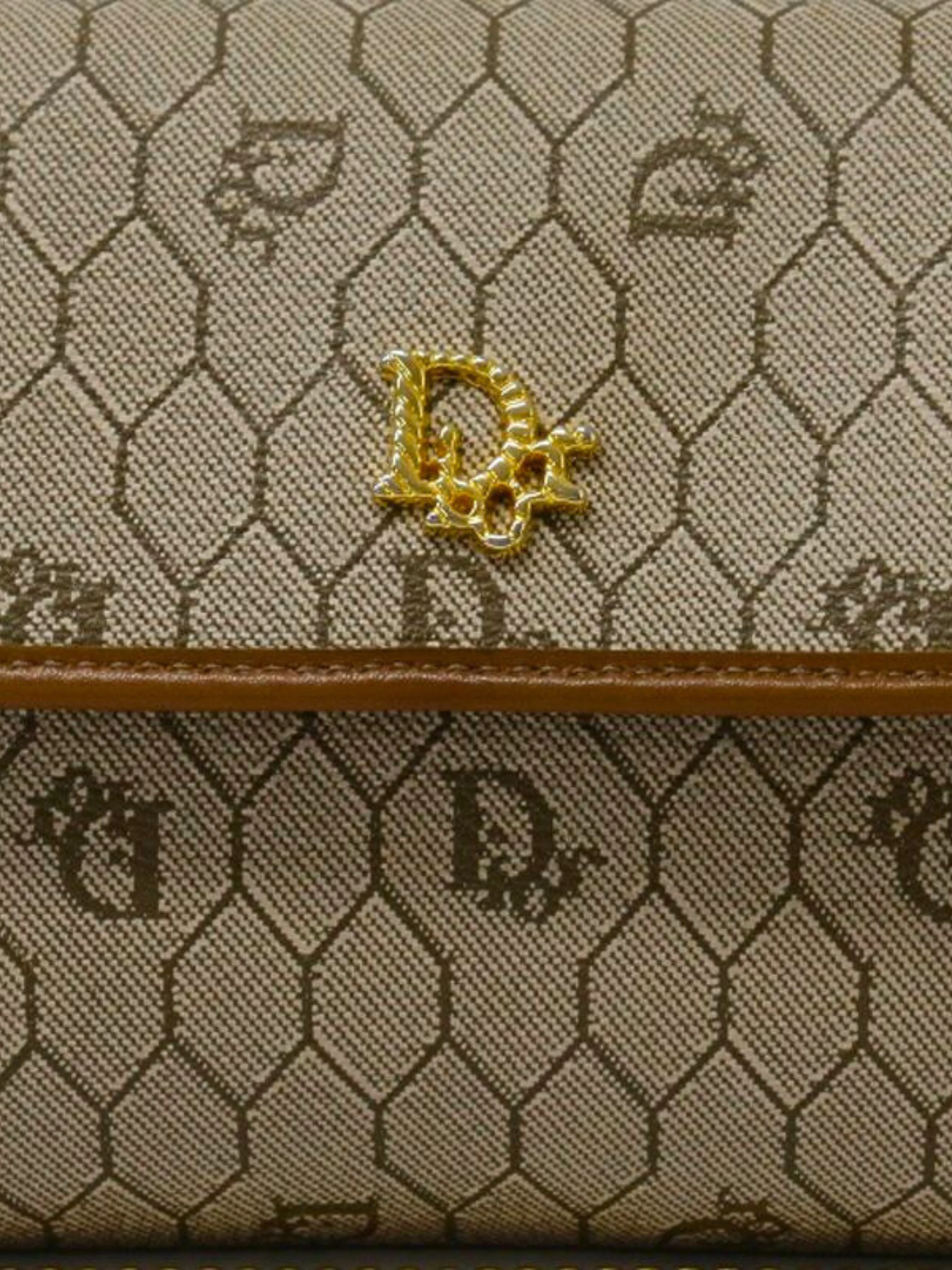 Christian Dior 2000s Beige Honeycomb PVC Chain Shoulder Bag - Image 7