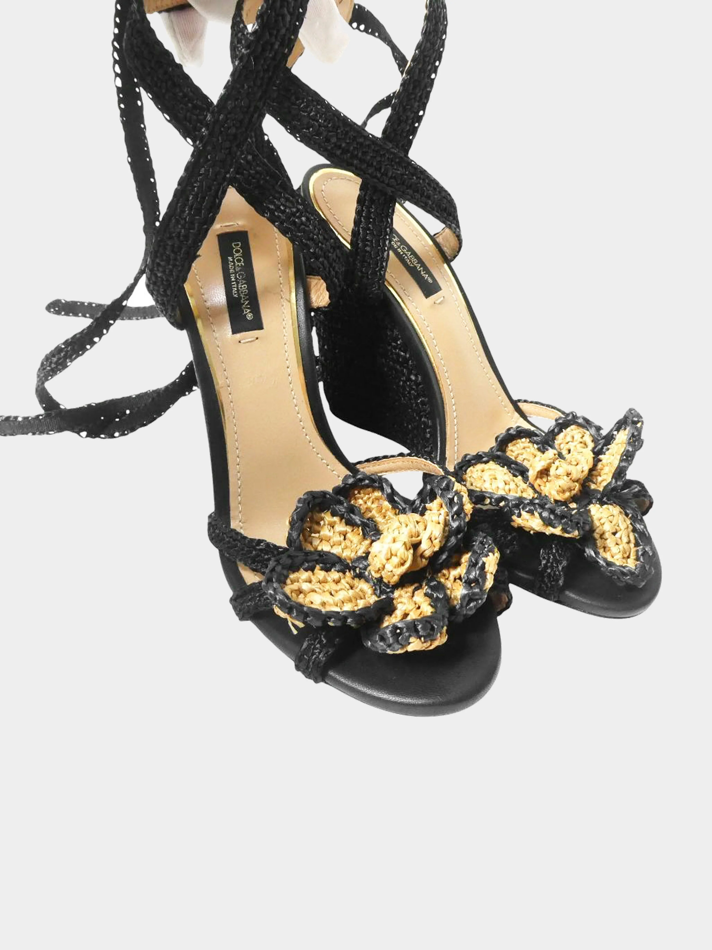 Dolce and Gabbana 2010s Black and Beige Raffia Flower Wedge Sandals - Image 3