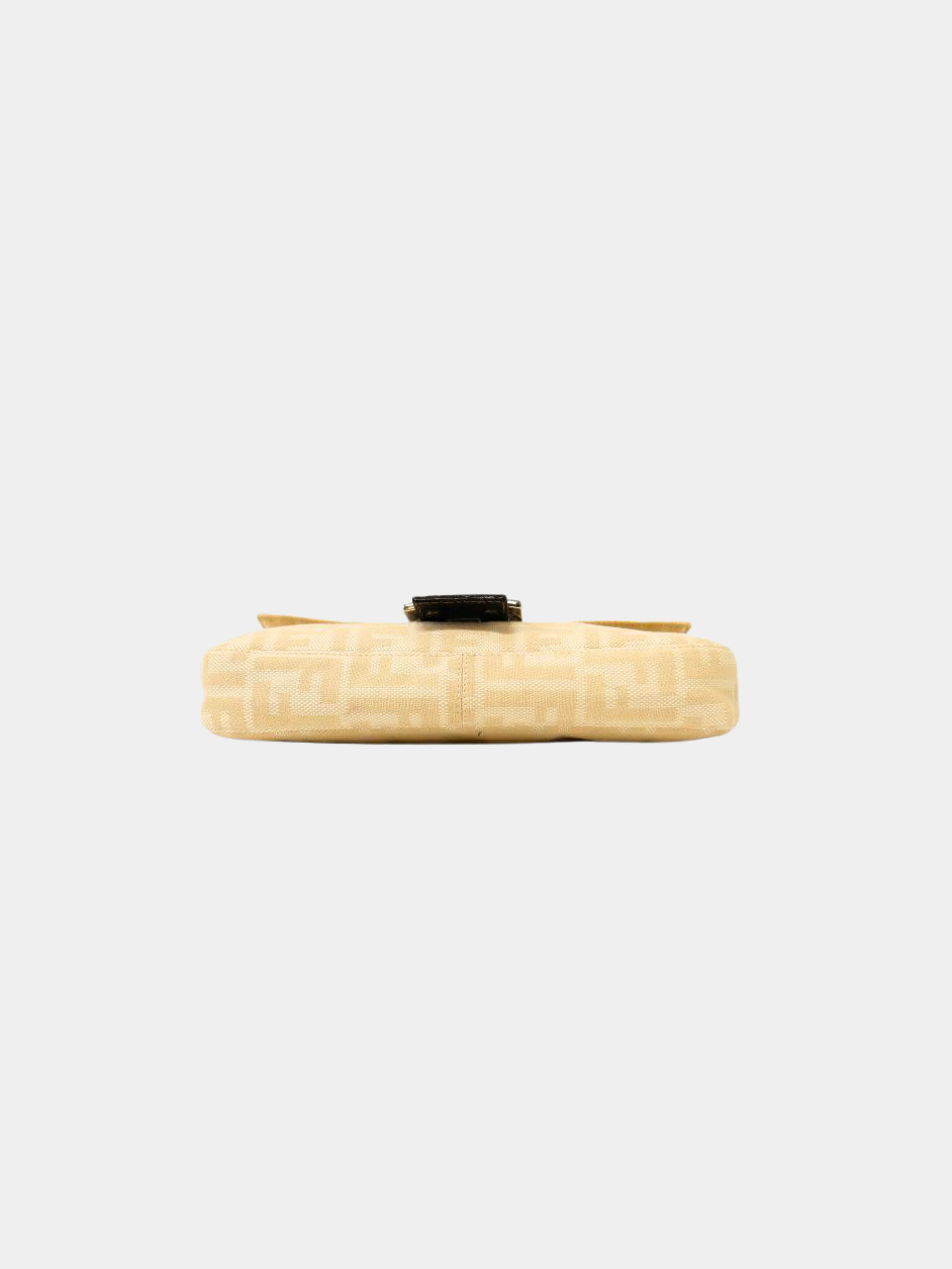 Fendi 2000s White Zucca Baguette Bag - Image 3