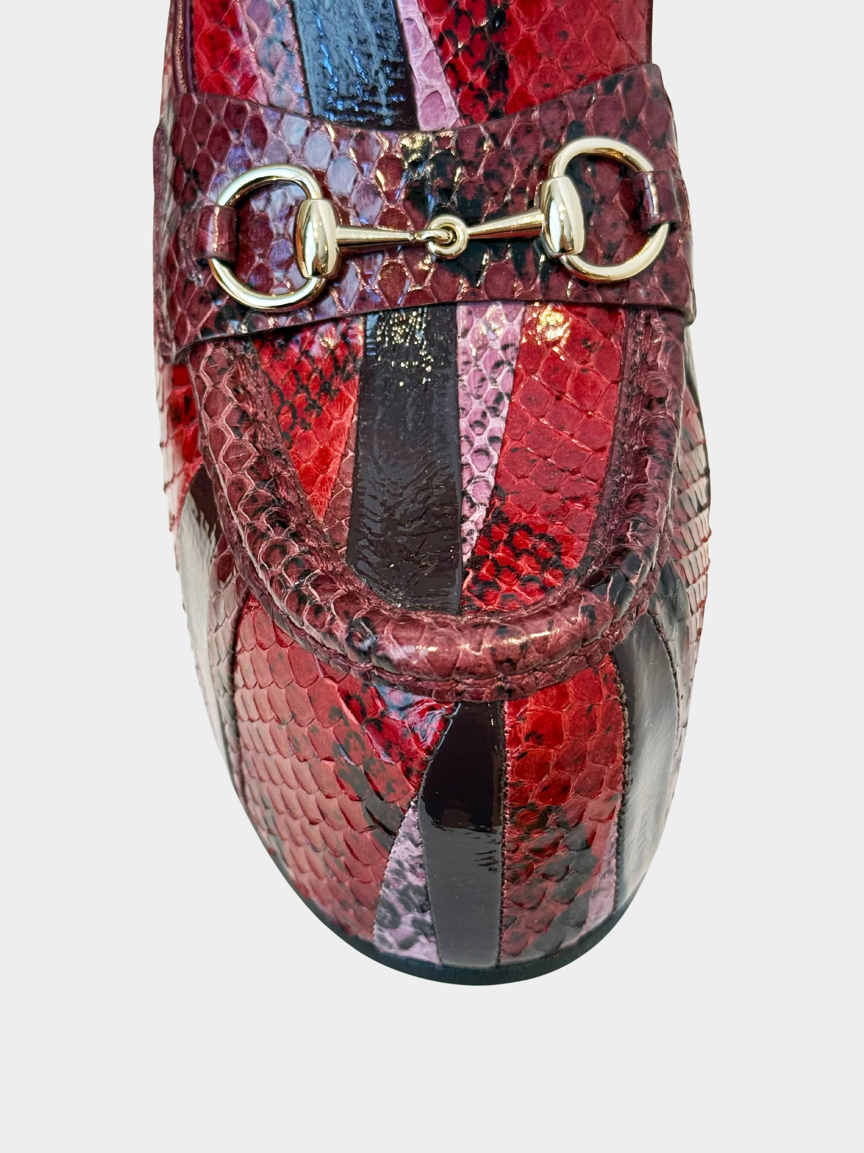 Gucci Fall 2024 Runway Red and Black Python Horsebit Platform Slingback Pumps - Image 4