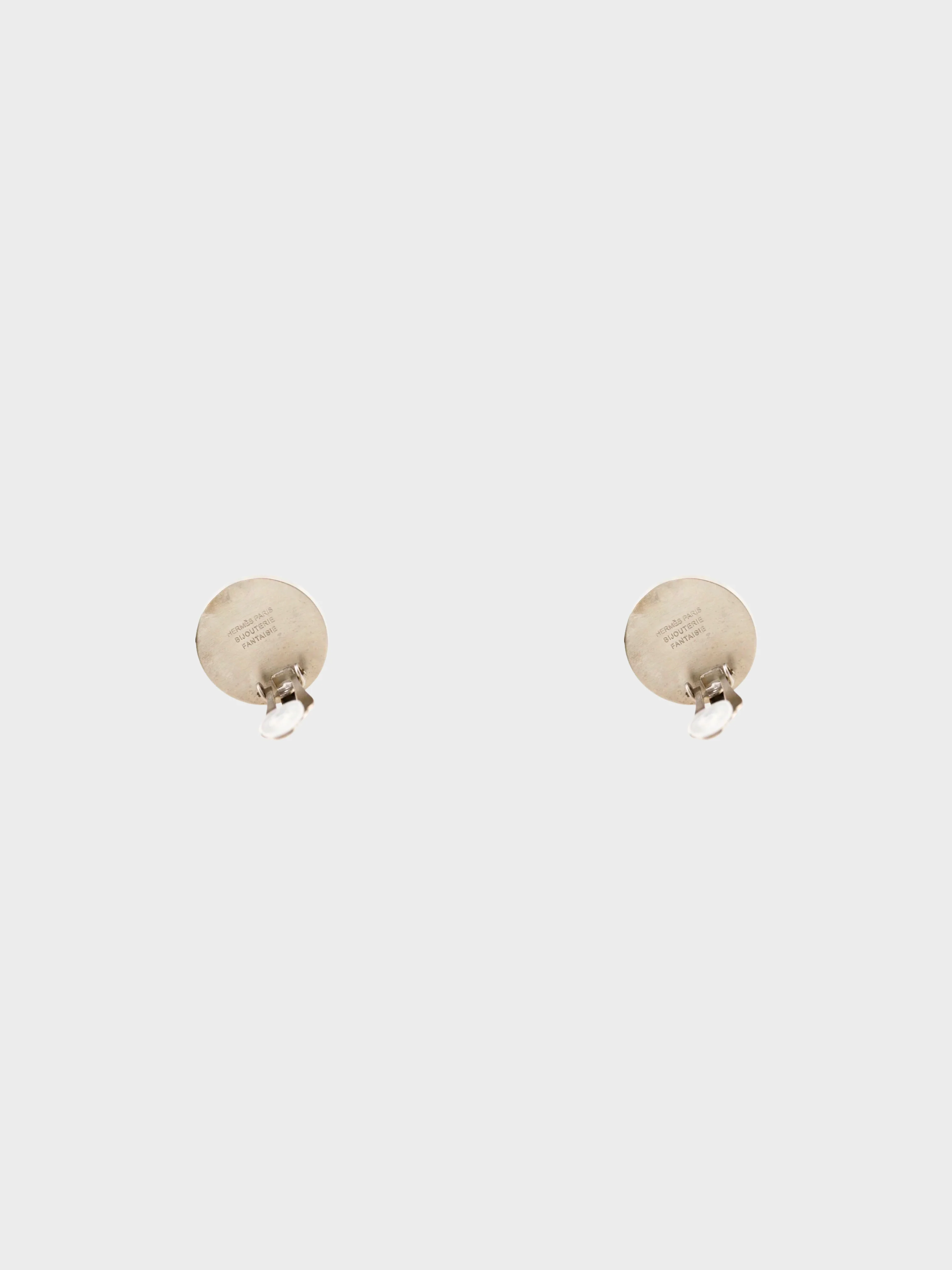 Hermès 1990s Silver Bijouterie Fantaisie Shell Clip-on Earrings - Image 3