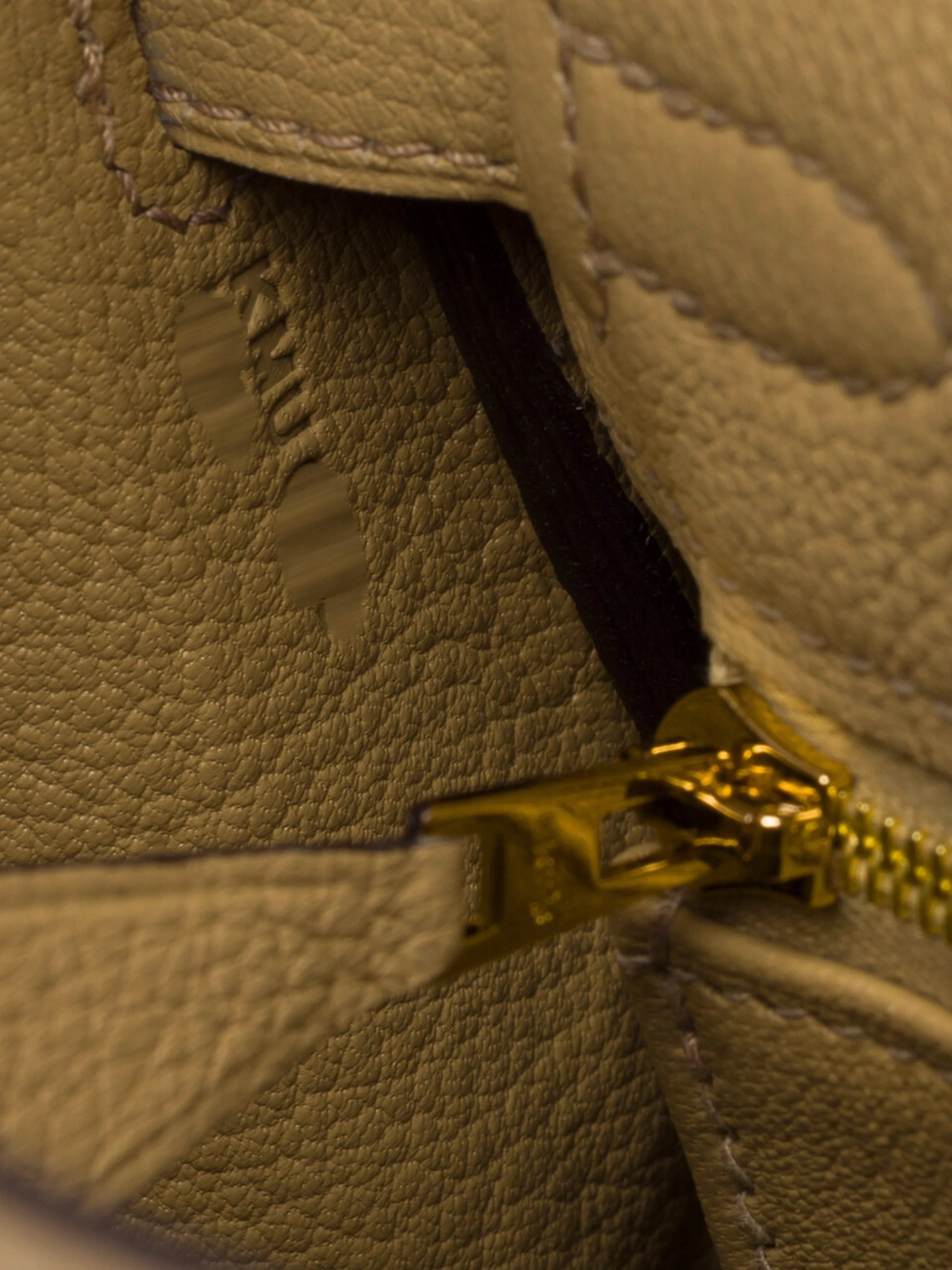 Hermès 2020s Beige Togo Kelly 25 Retourne Bag - Image 6