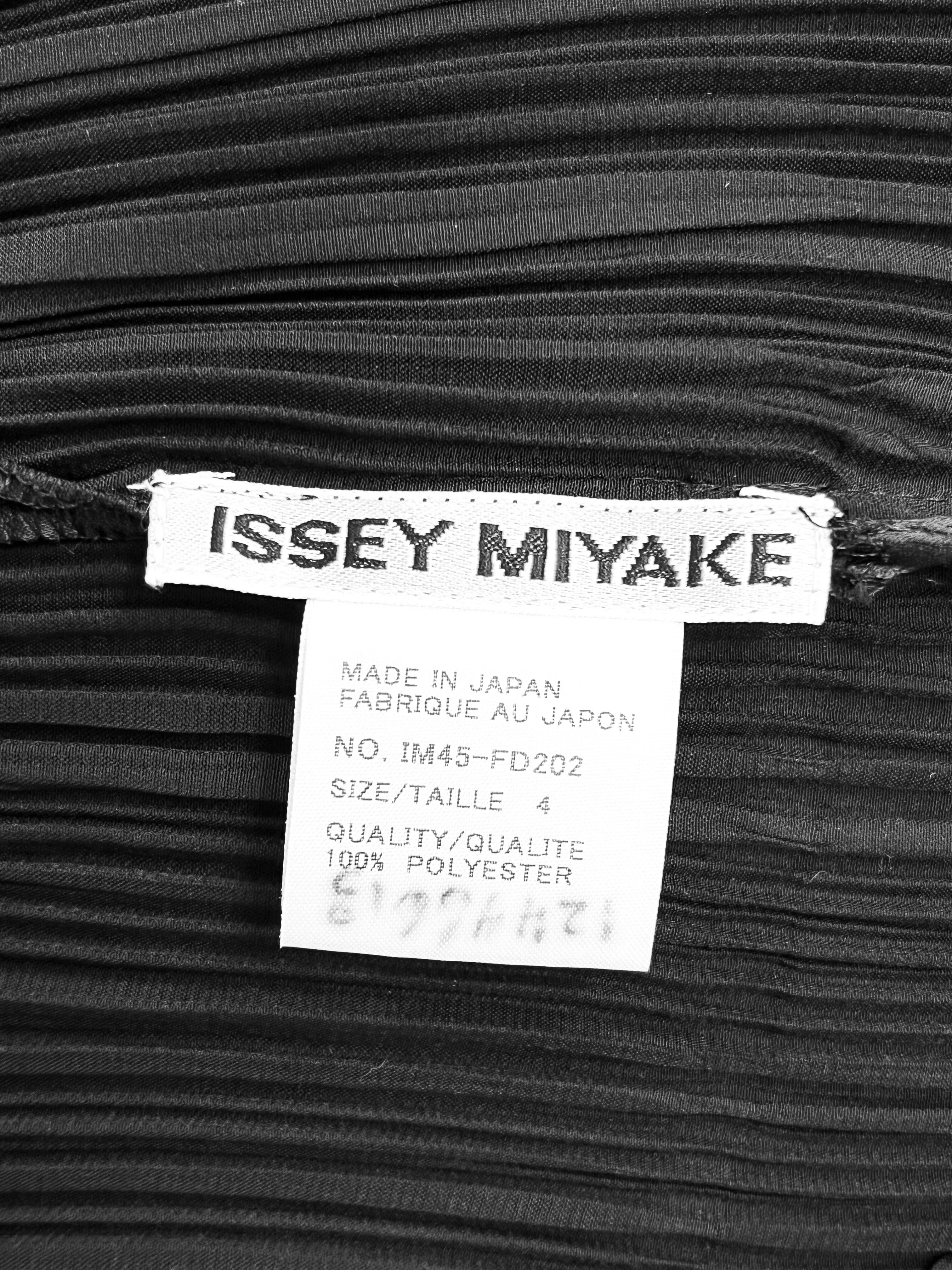 Issey Miyake 1990s Black Pleated Pointed Hem Tail Blazer - Image 4