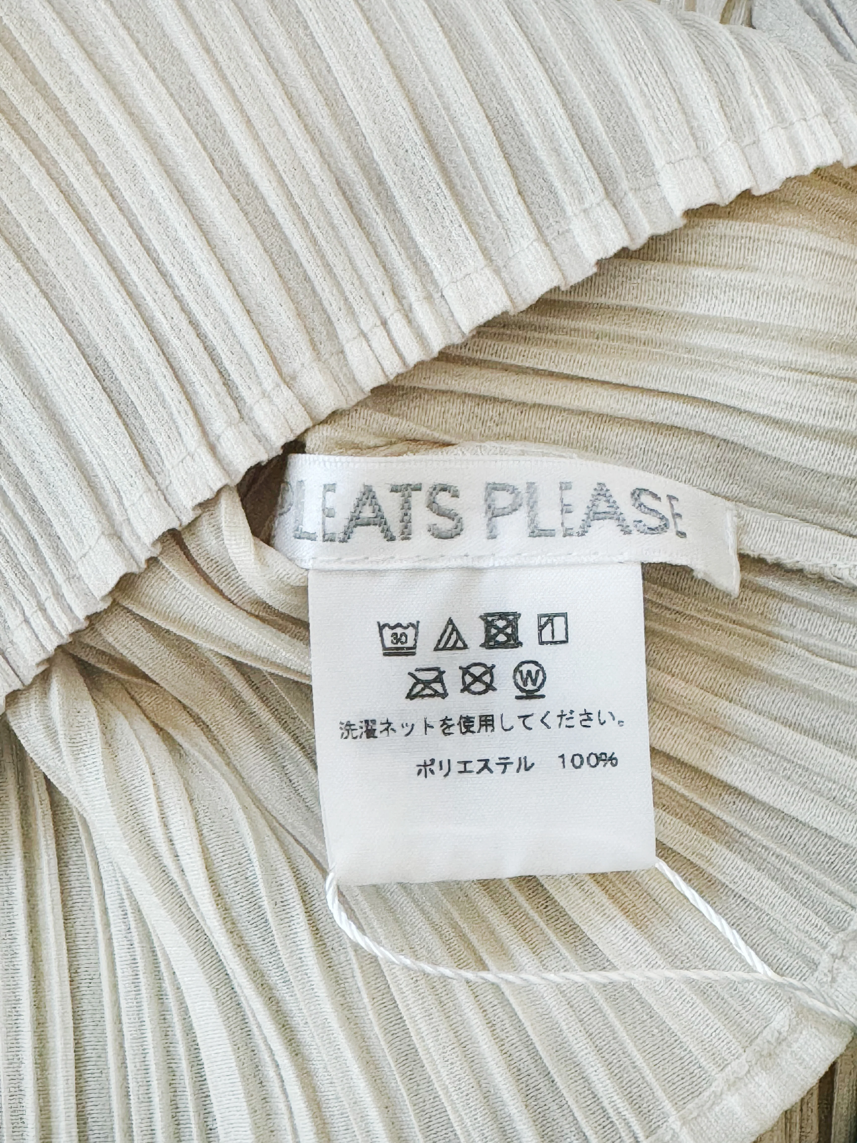 Issey Miyake 2021 Beige Long Sleeve Cropped Top - Image 2