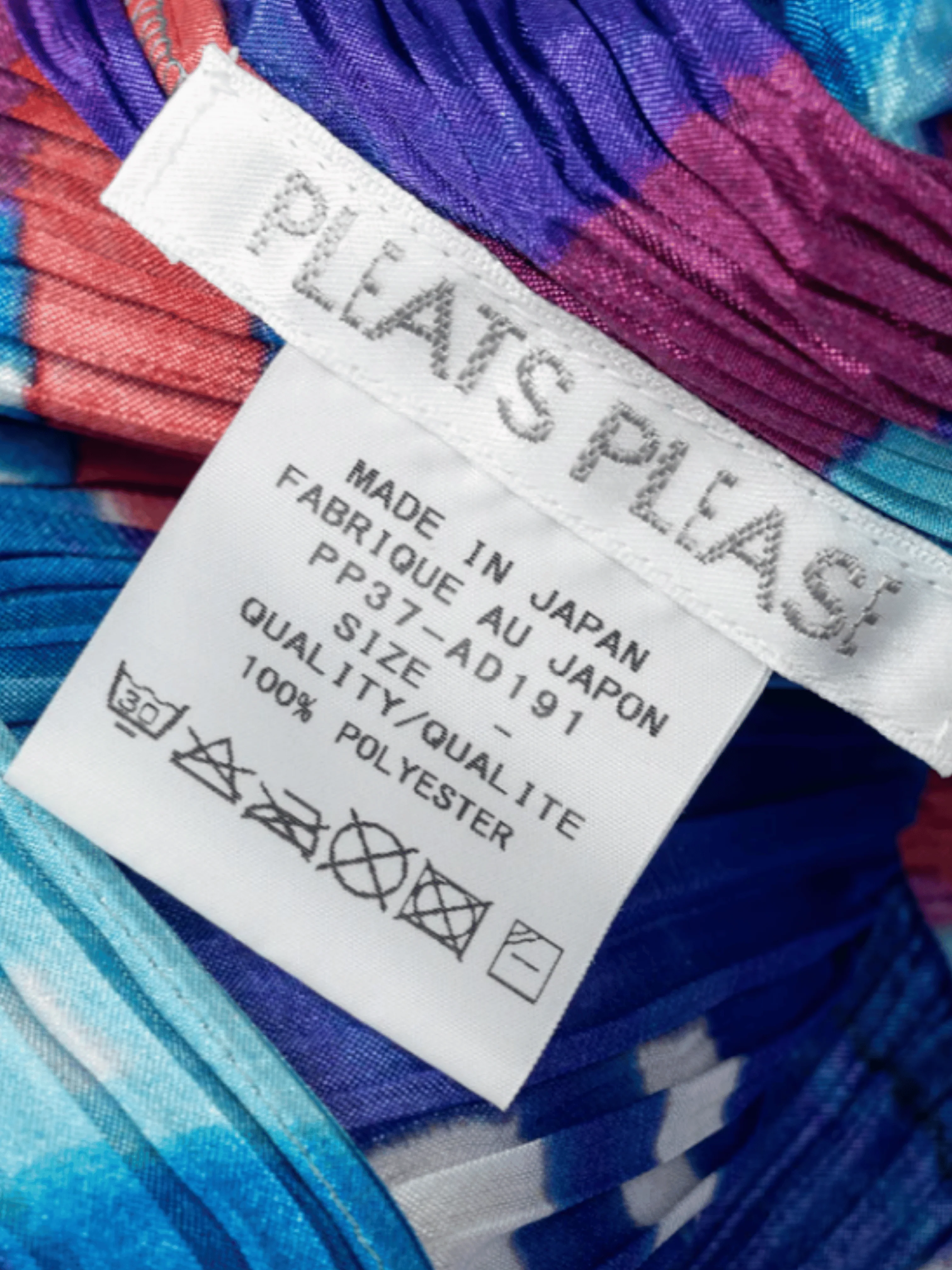 Issey Miyake Pleats Please 2000s Blue Streetscape-Print Shawl - Image 3