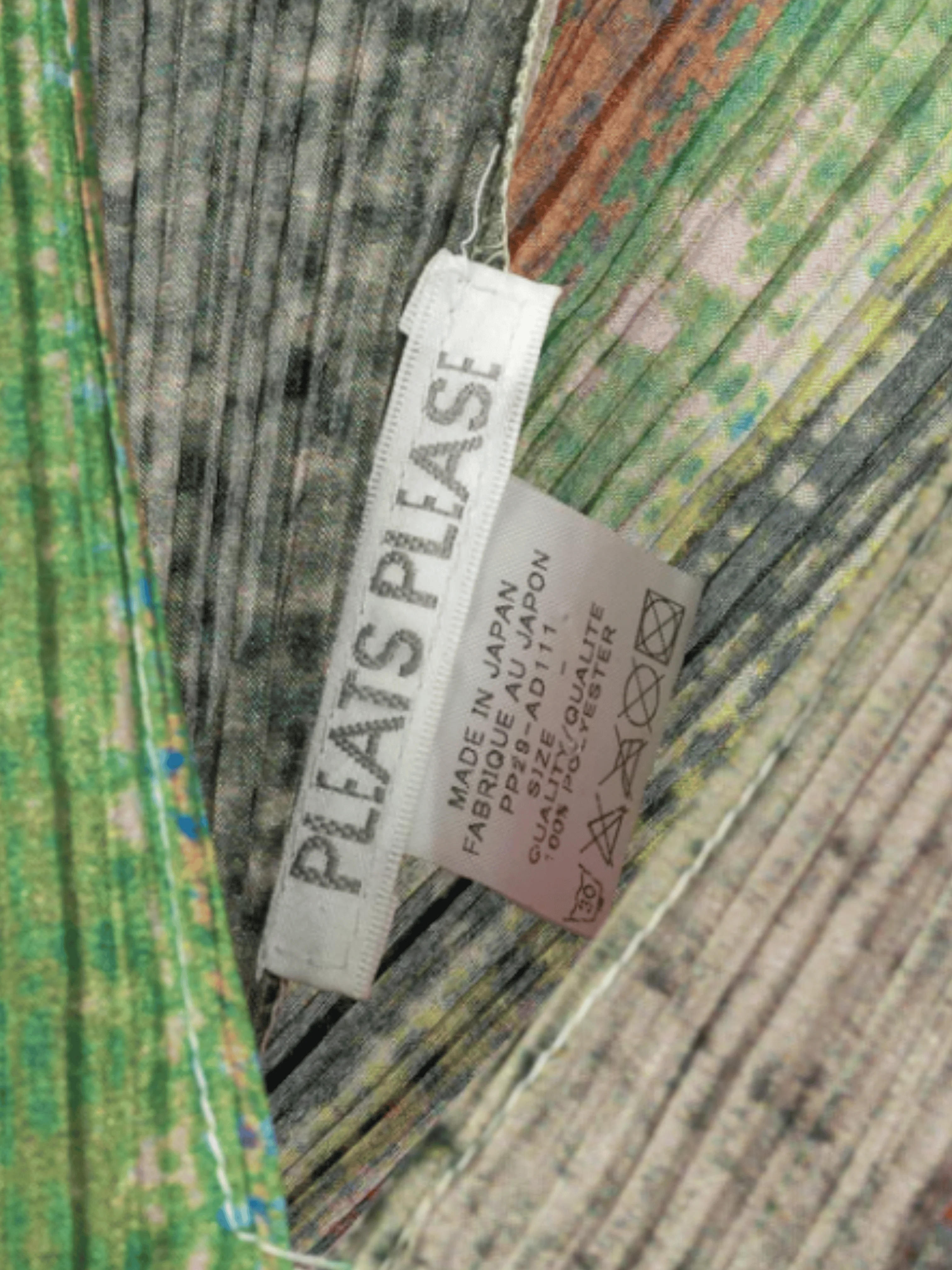 Issey Miyake Pleats Please 2000s Green and Pink Abstract-Print Shawl - Image 4