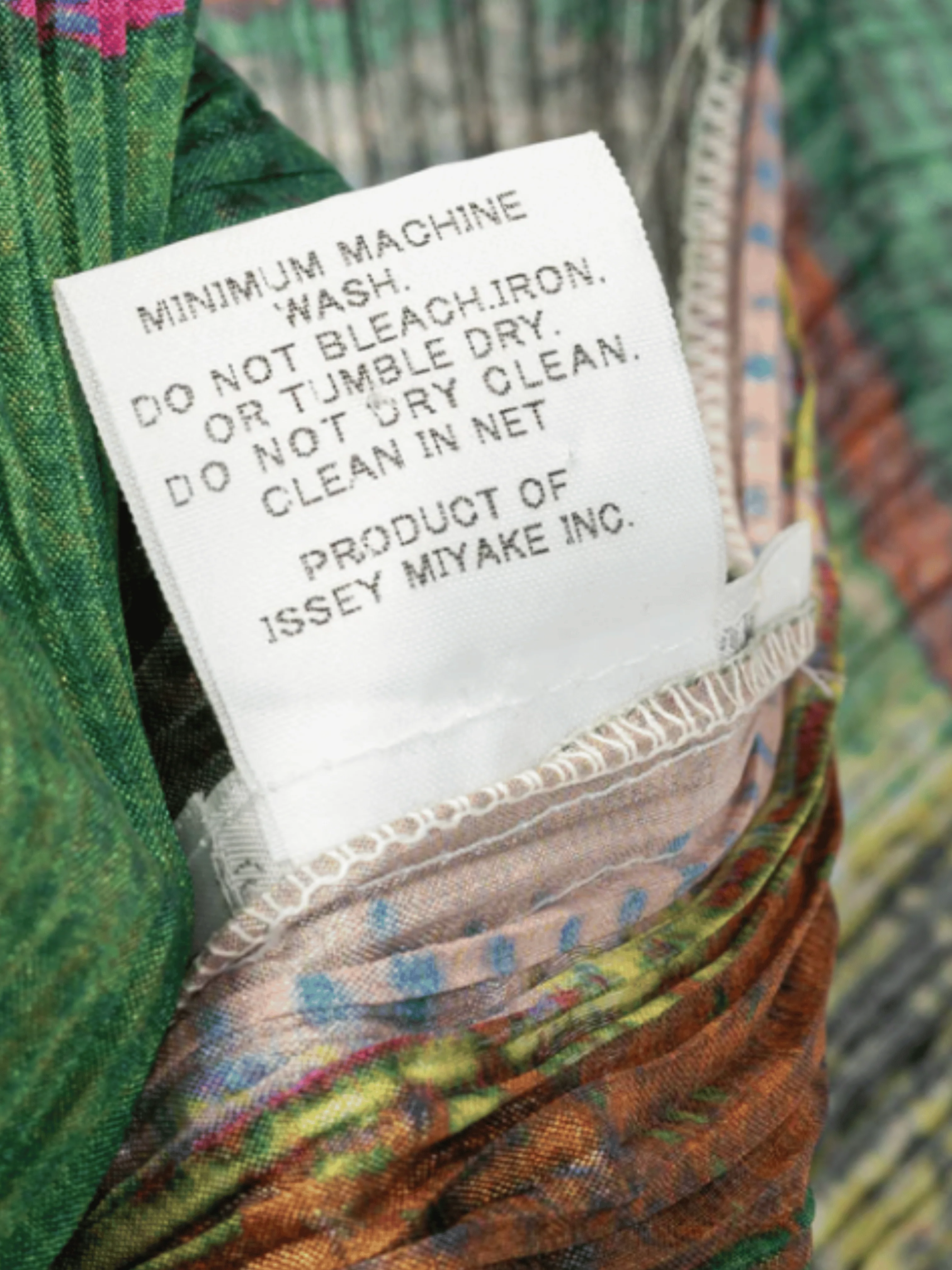 Issey Miyake Pleats Please 2000s Green and Pink Abstract-Print Shawl - Image 5