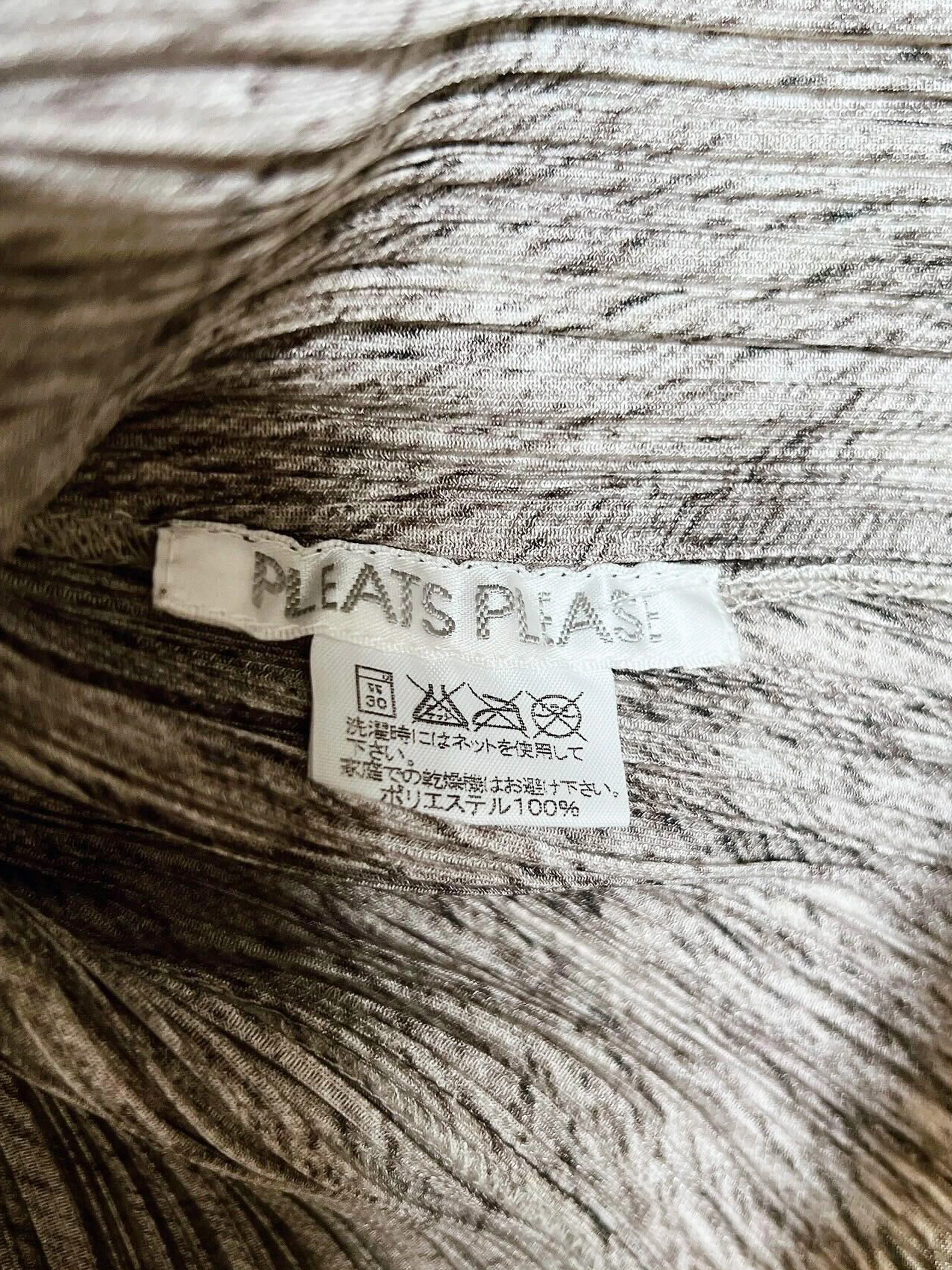 Issey Miyake Pleats Please FW 2003 Rare Grey Deer Print Shirt - Image 3