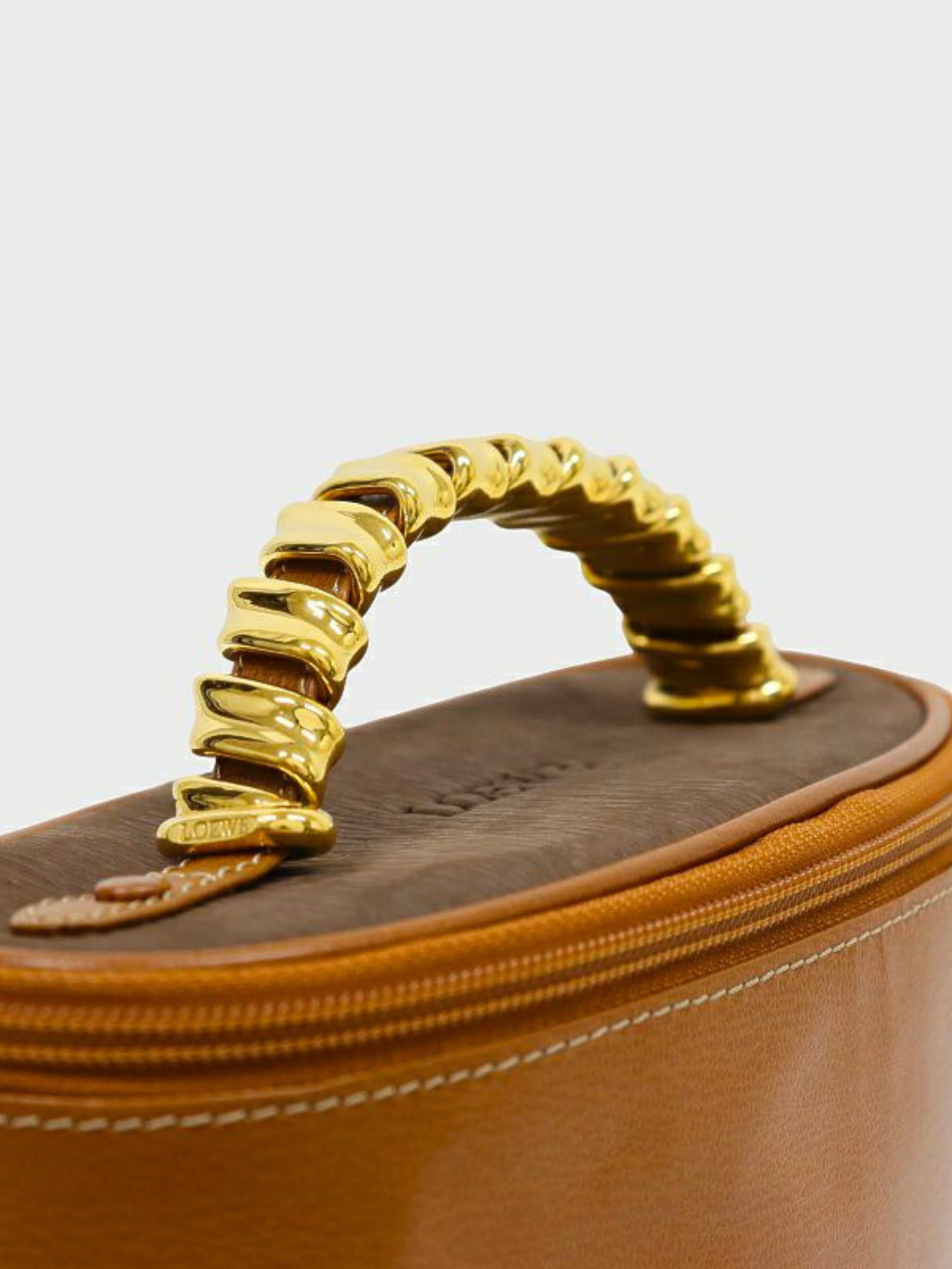 Loewe 1990s Camel Leather and Suede Velazquez Vanity Bag - Image 7