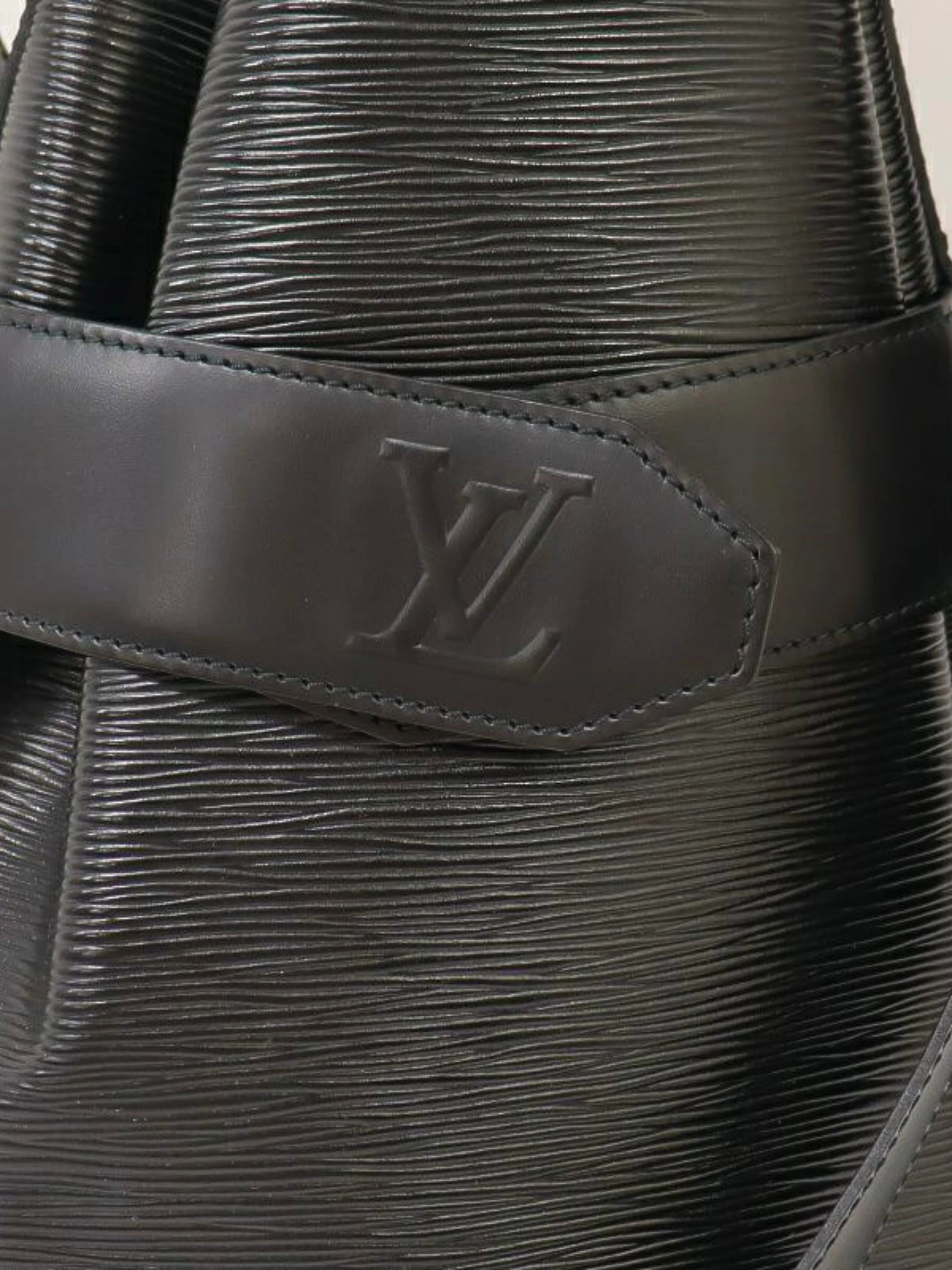 Louis Vuitton 1990s Black Epi Sac D’Epaule PM Bag - Image 7