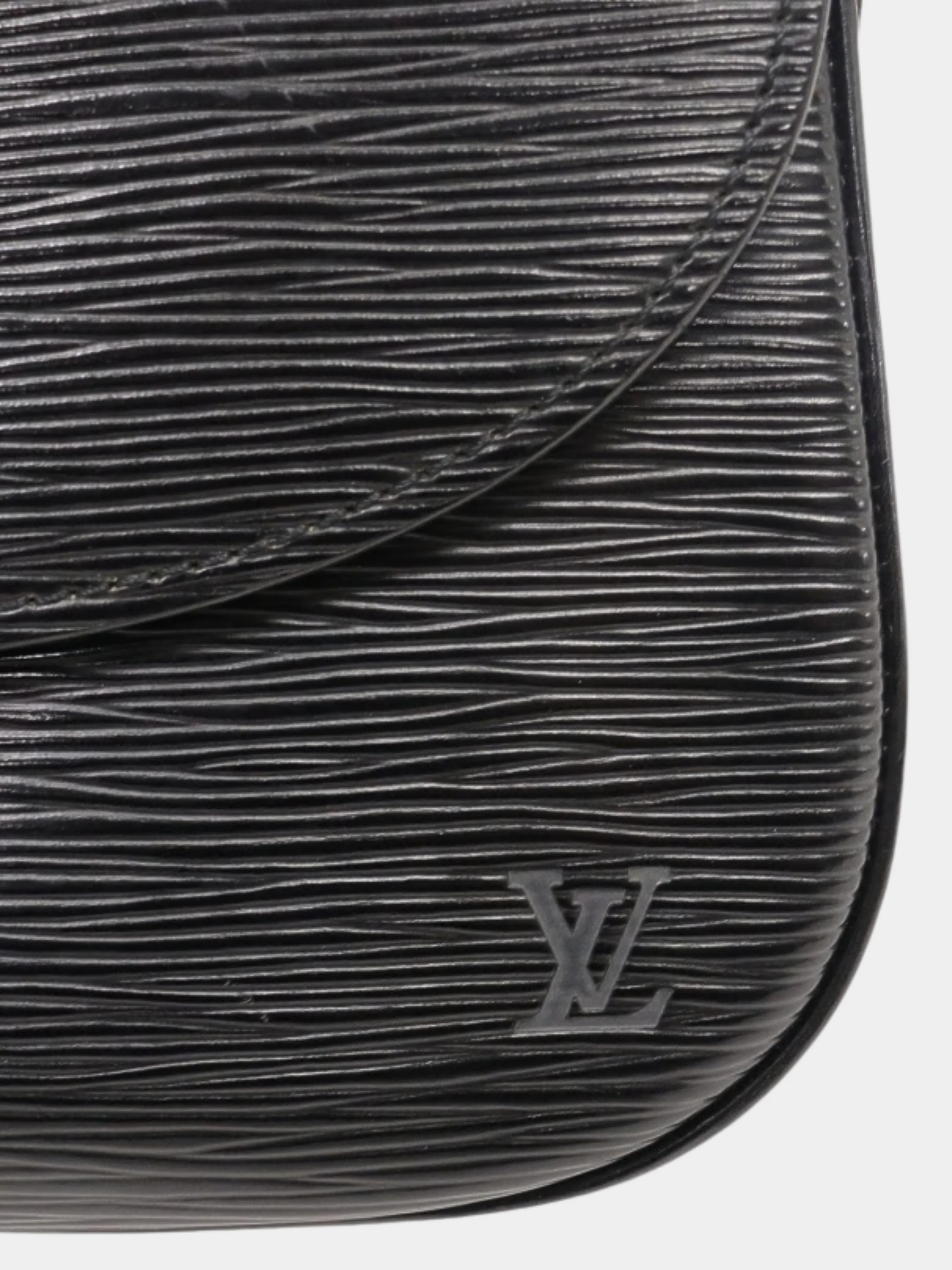 Louis Vuitton 1994 Noir Epi Leather Saint Cloud Shoulder Bag - Image 7