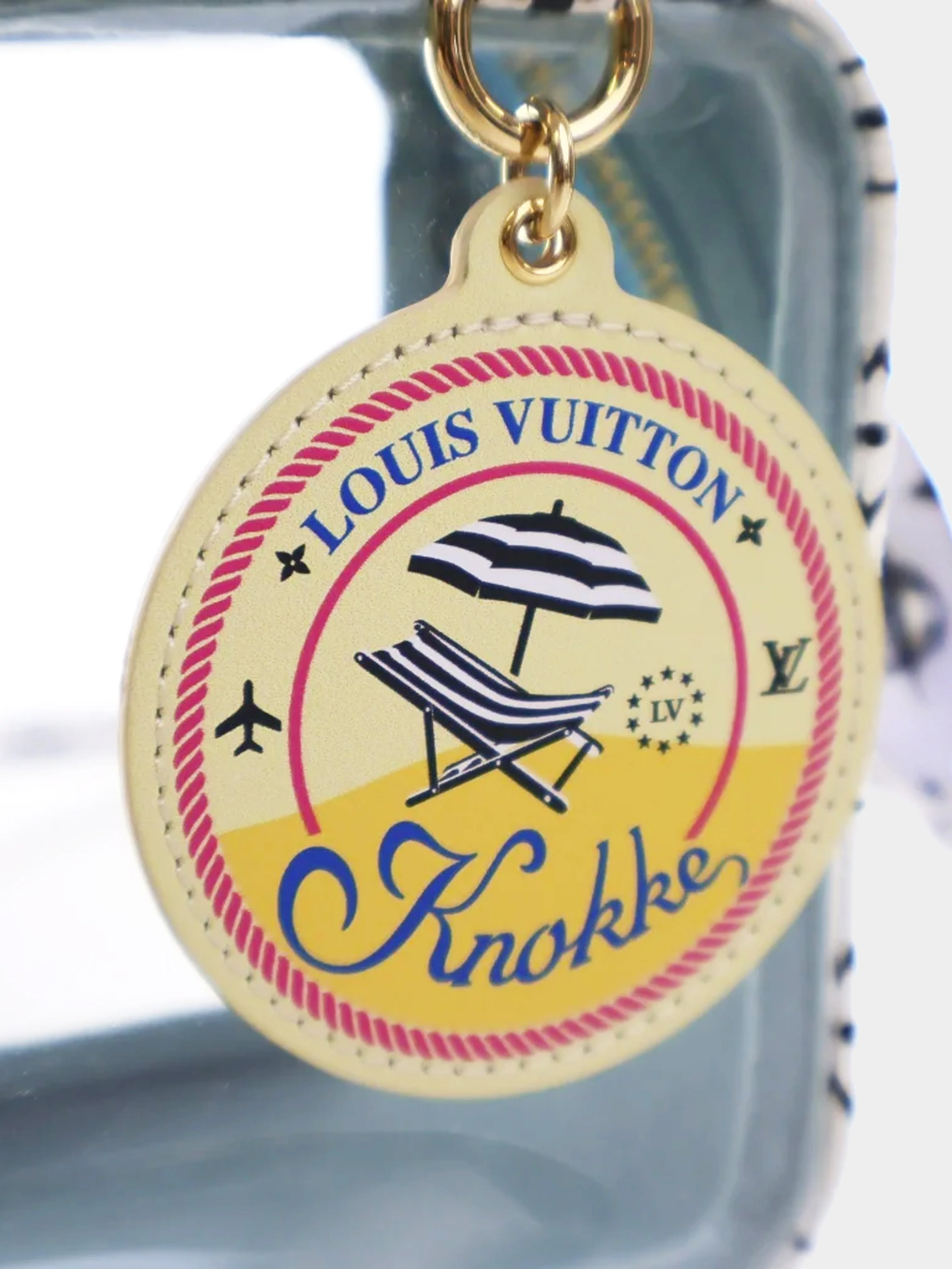 Louis Vuitton 2019 Blue PVC Giant Monogram Beach Pouch - Image 5