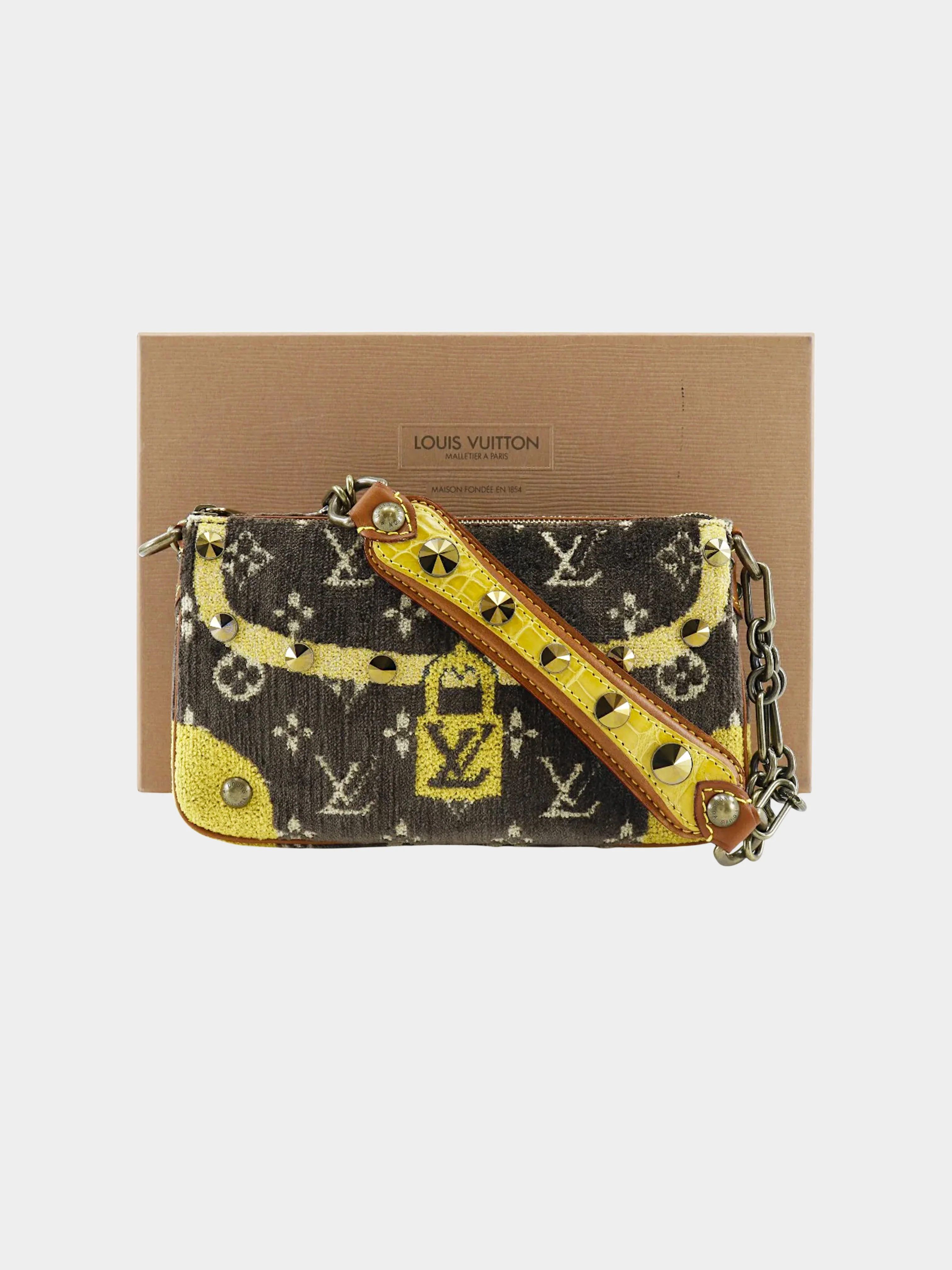 Louis Vuitton FW 2004 Rare Brown Velvet and Yellow Alligator Leather Trompe L'oeil Pochette Bag - Image 7