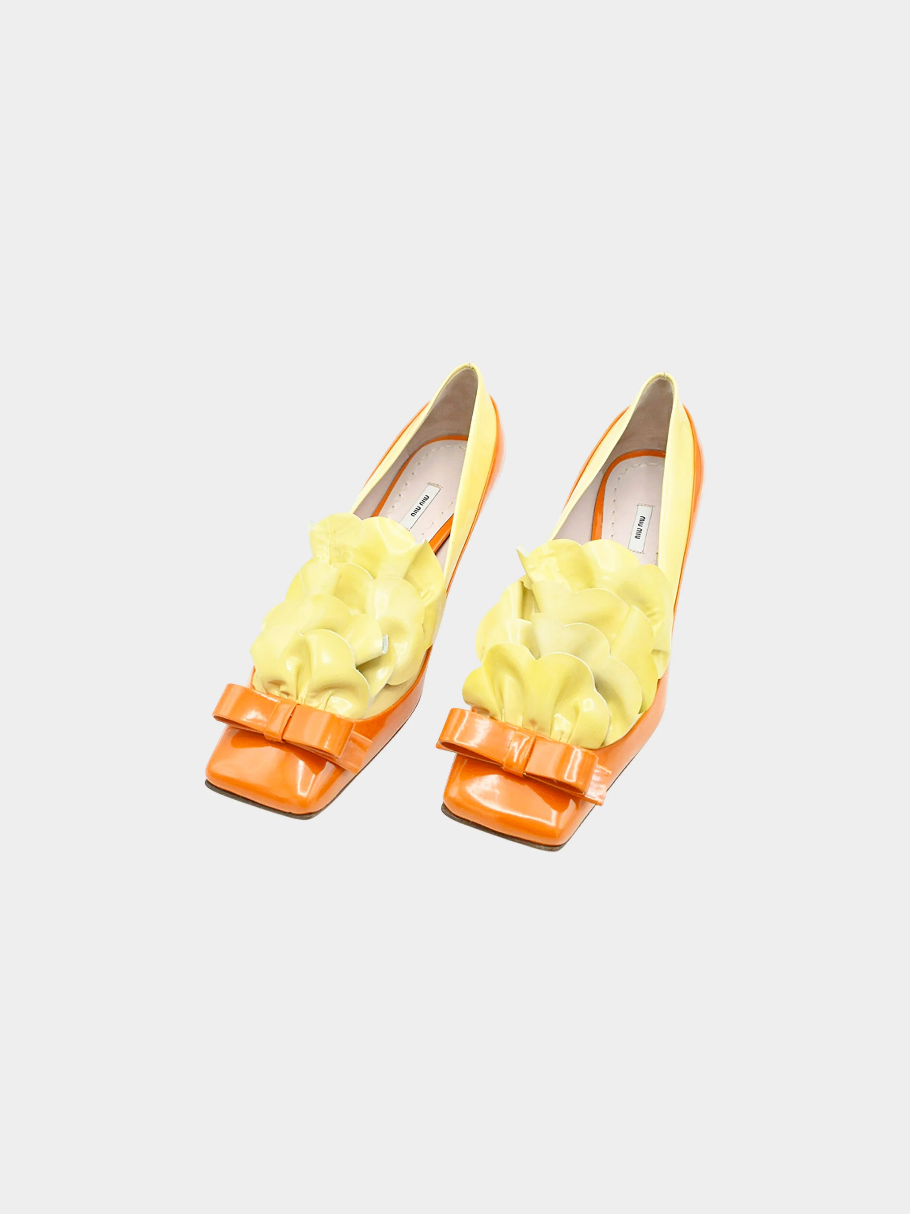 Miu Miu 2010s Orange and Yellow Patent Leather Ruffle Bow Kitten Heel Pumps - Image 2